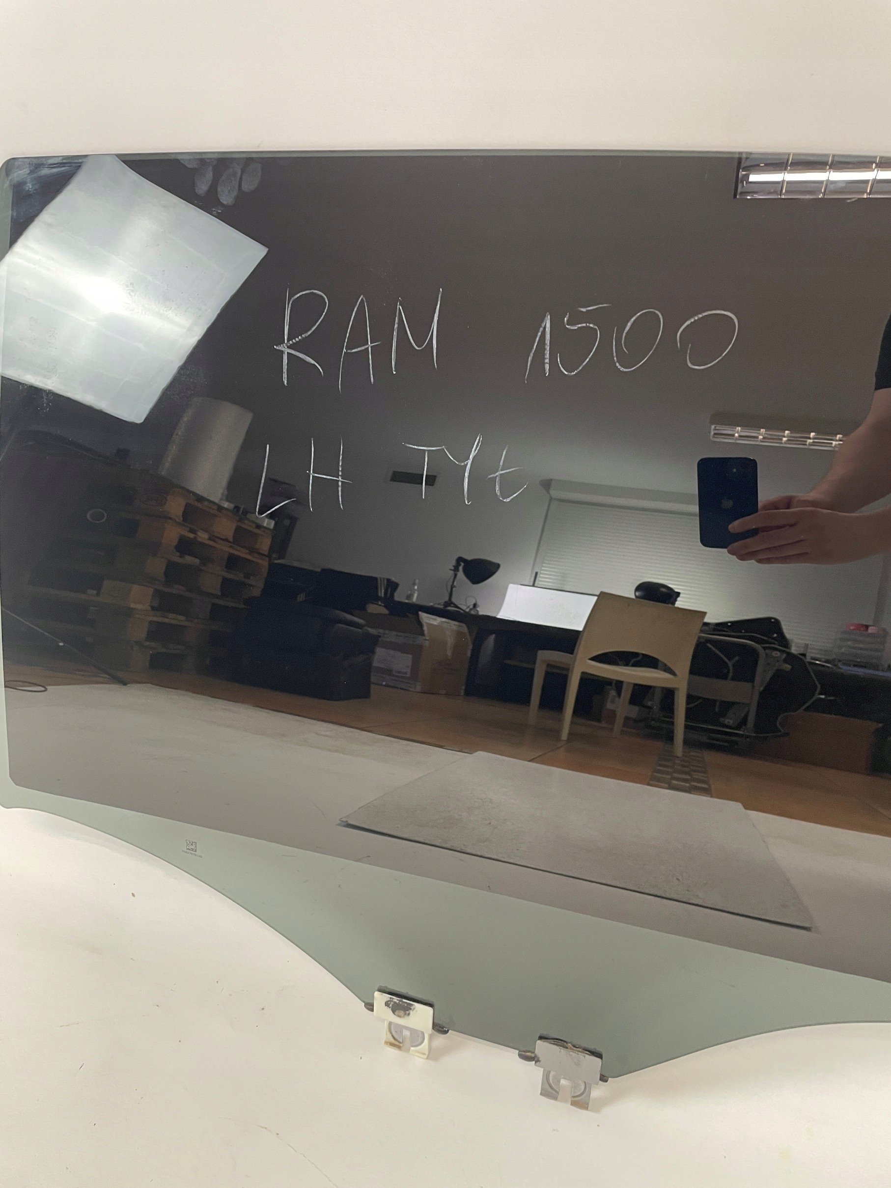 Ram 1500 V window rear side door left rear part 2019-24