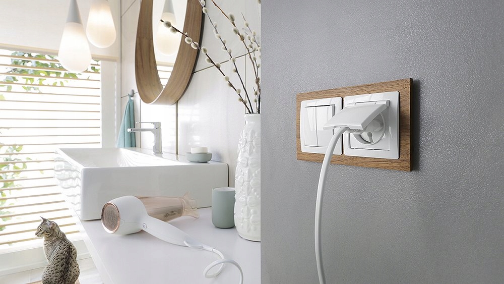 Deco Gniazdo z uziemieniem podwójne do ramki białe Typ gniazda Gniazdo