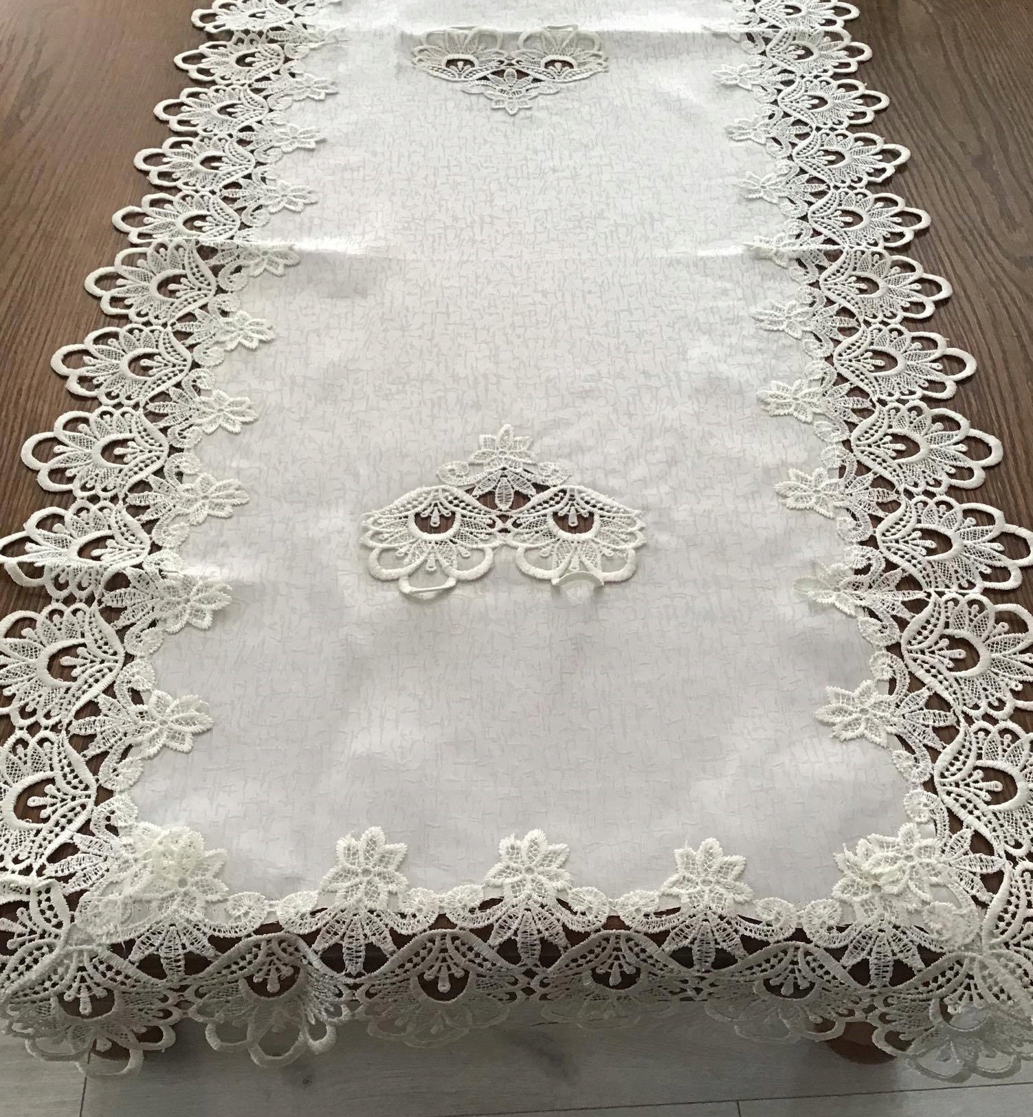 

Bieżniki Ekri Obszyte Gipiurą 60 cm 120 cm