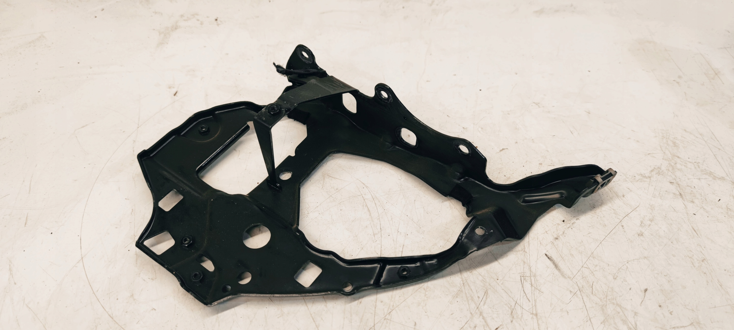 bracket PRZYRZADOW STEROWNIKOW AUDI TT 8J1858505B