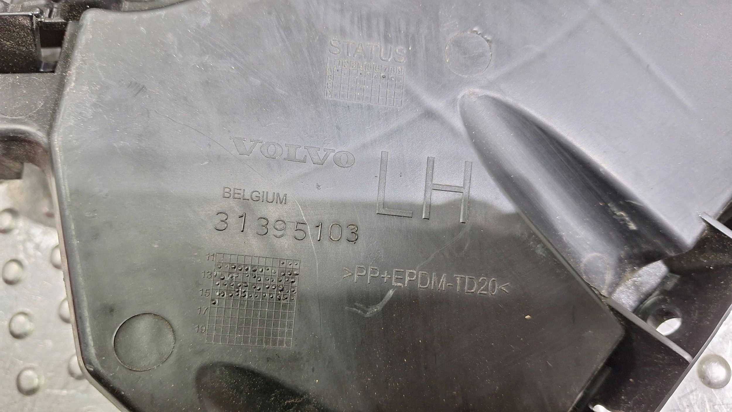 bumper bracket left rear part 31395103 VOLVO V40 II