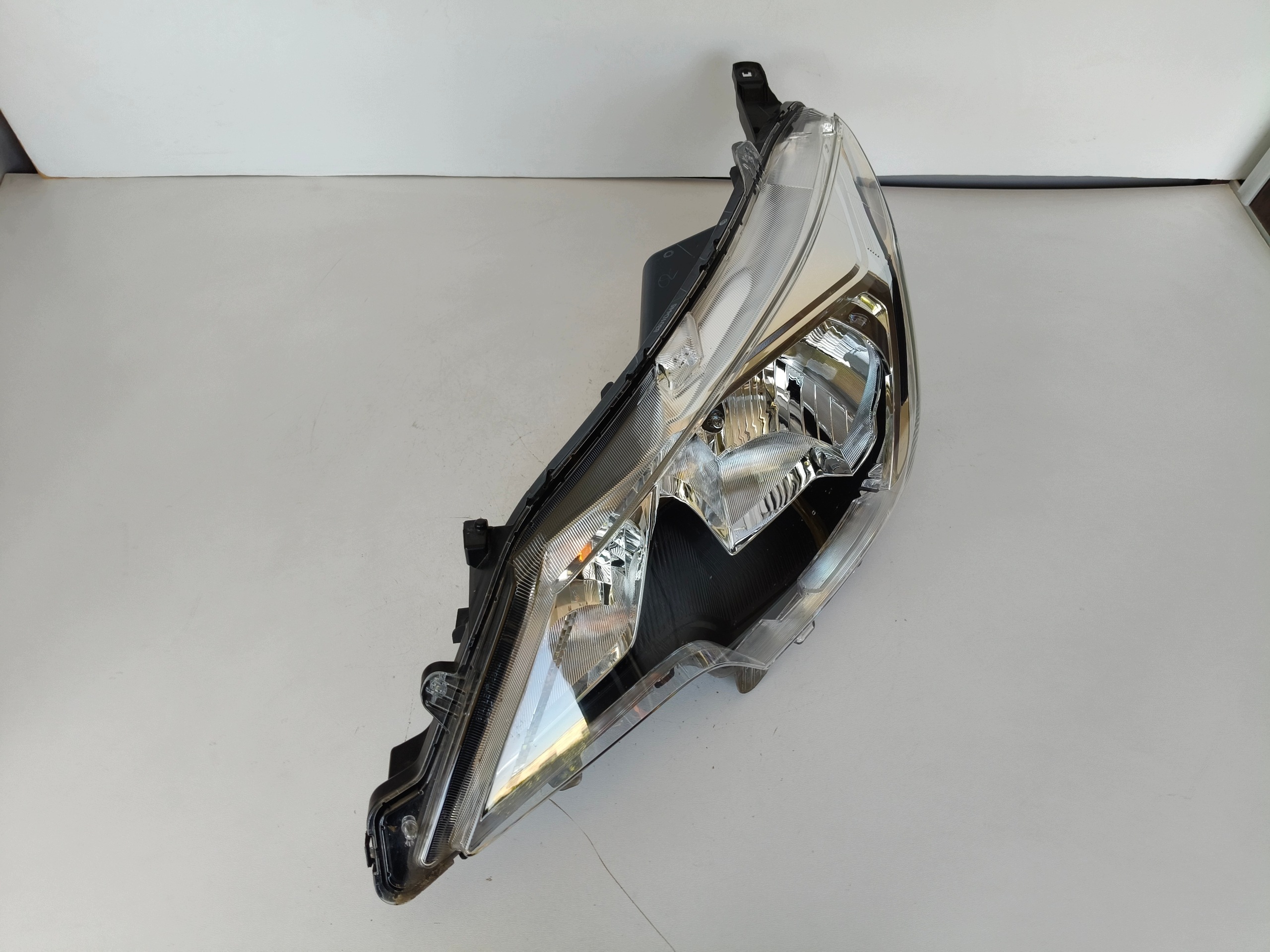 feu gauche REFLEKTOR MITSUBISHI SPACE STAR 20