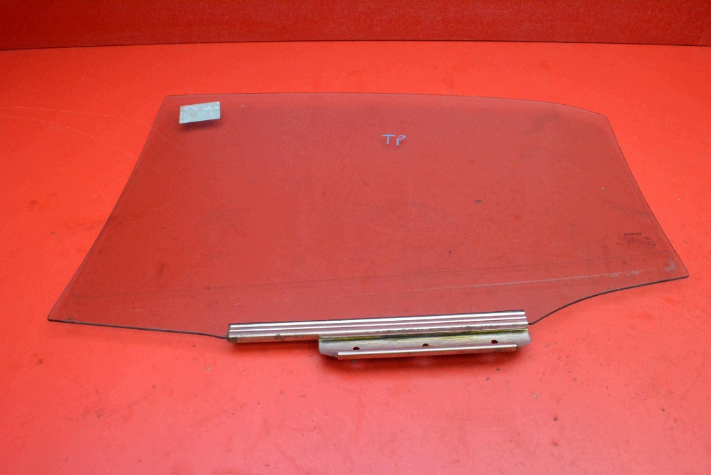window side right rear part rear TOYOTA COROLLA E18 13-18