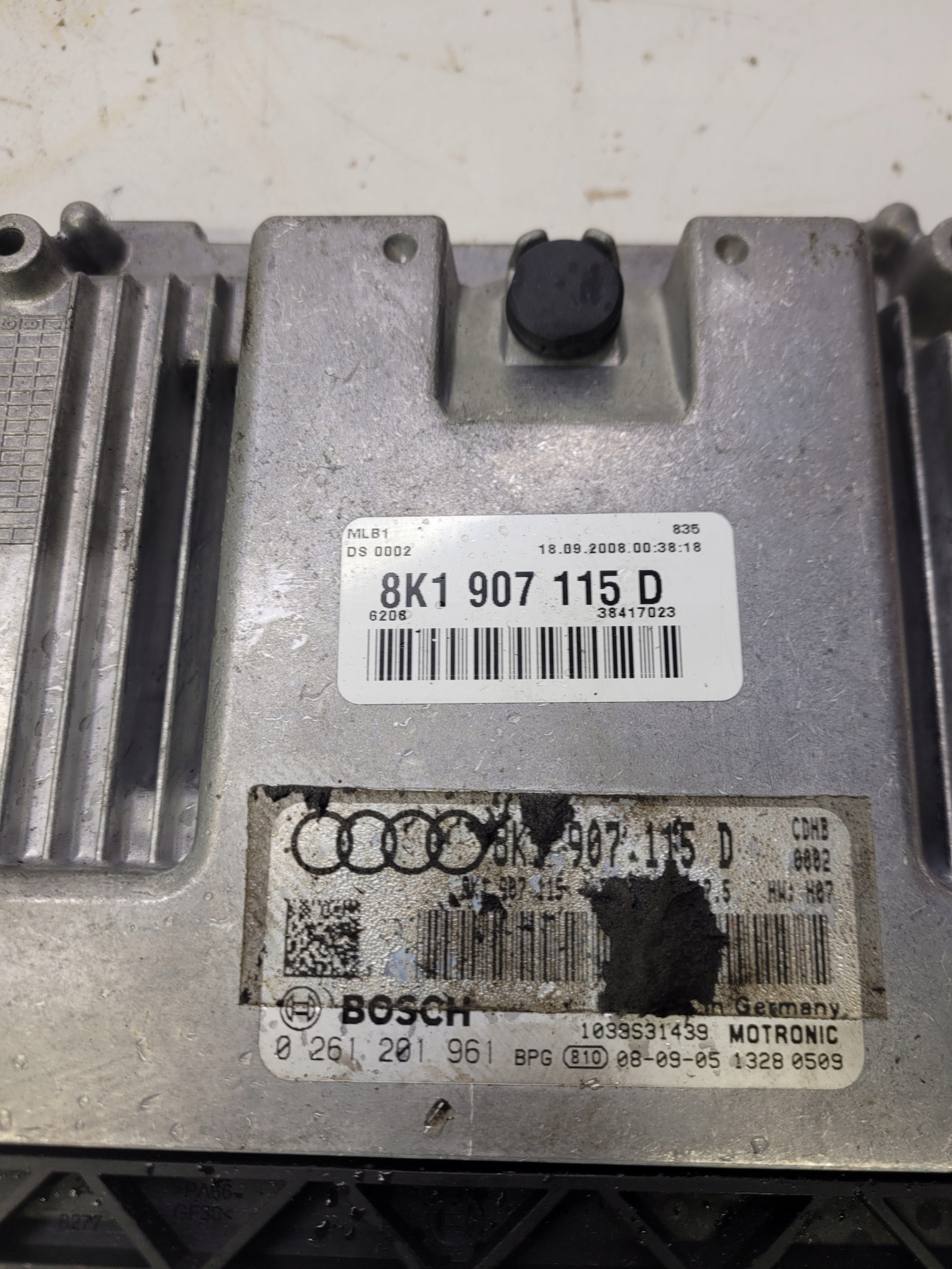computer control unit of the engine AUDI A4 B8 8K1907115D