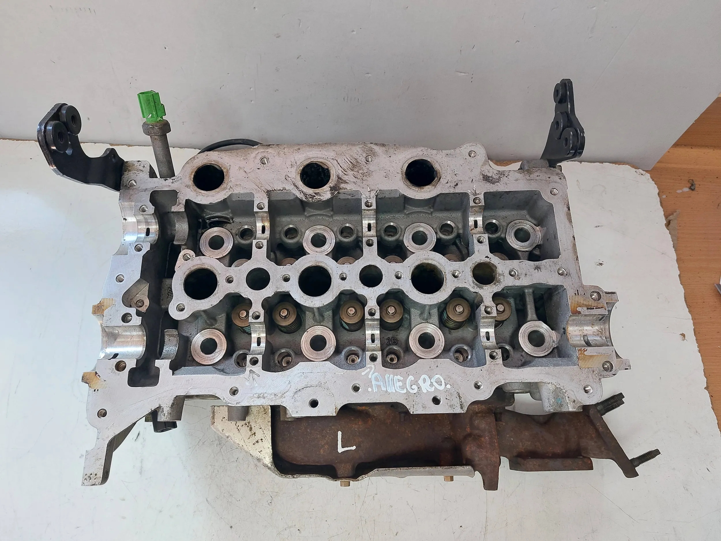 head. left Land Rover Jaguar 2.7 D