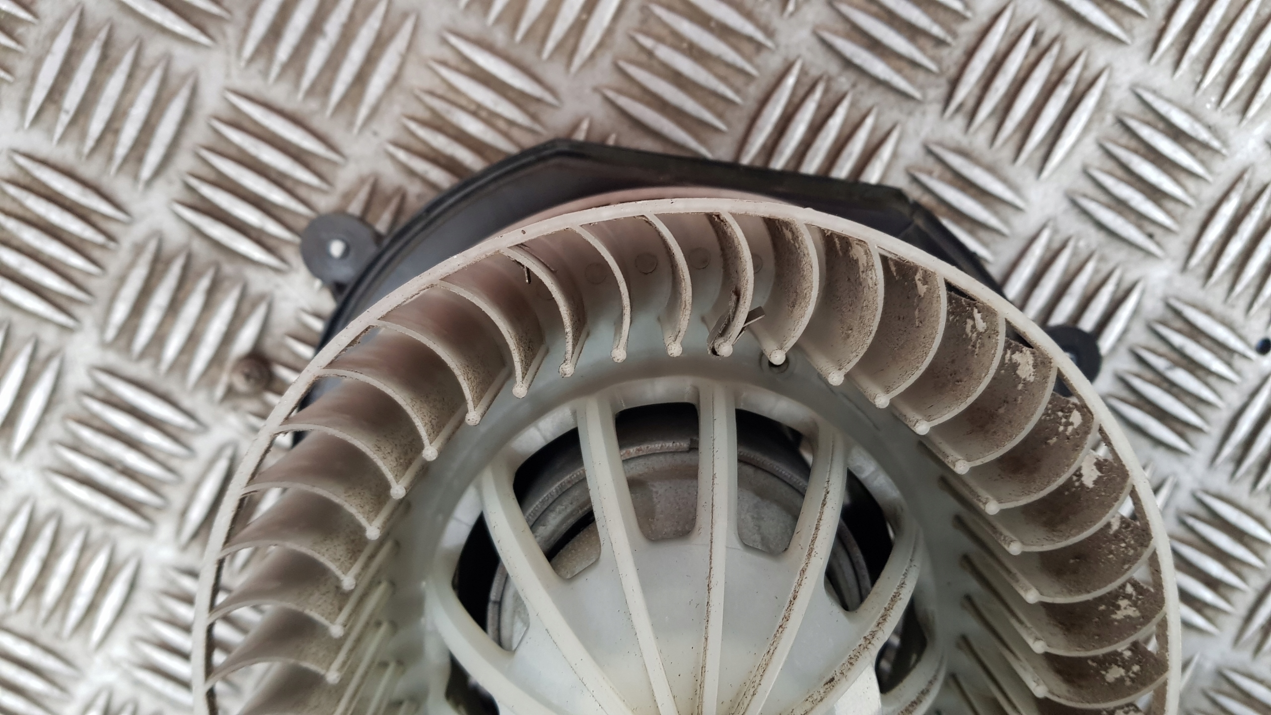 MERCEDES E-KLASA W211 fan heating