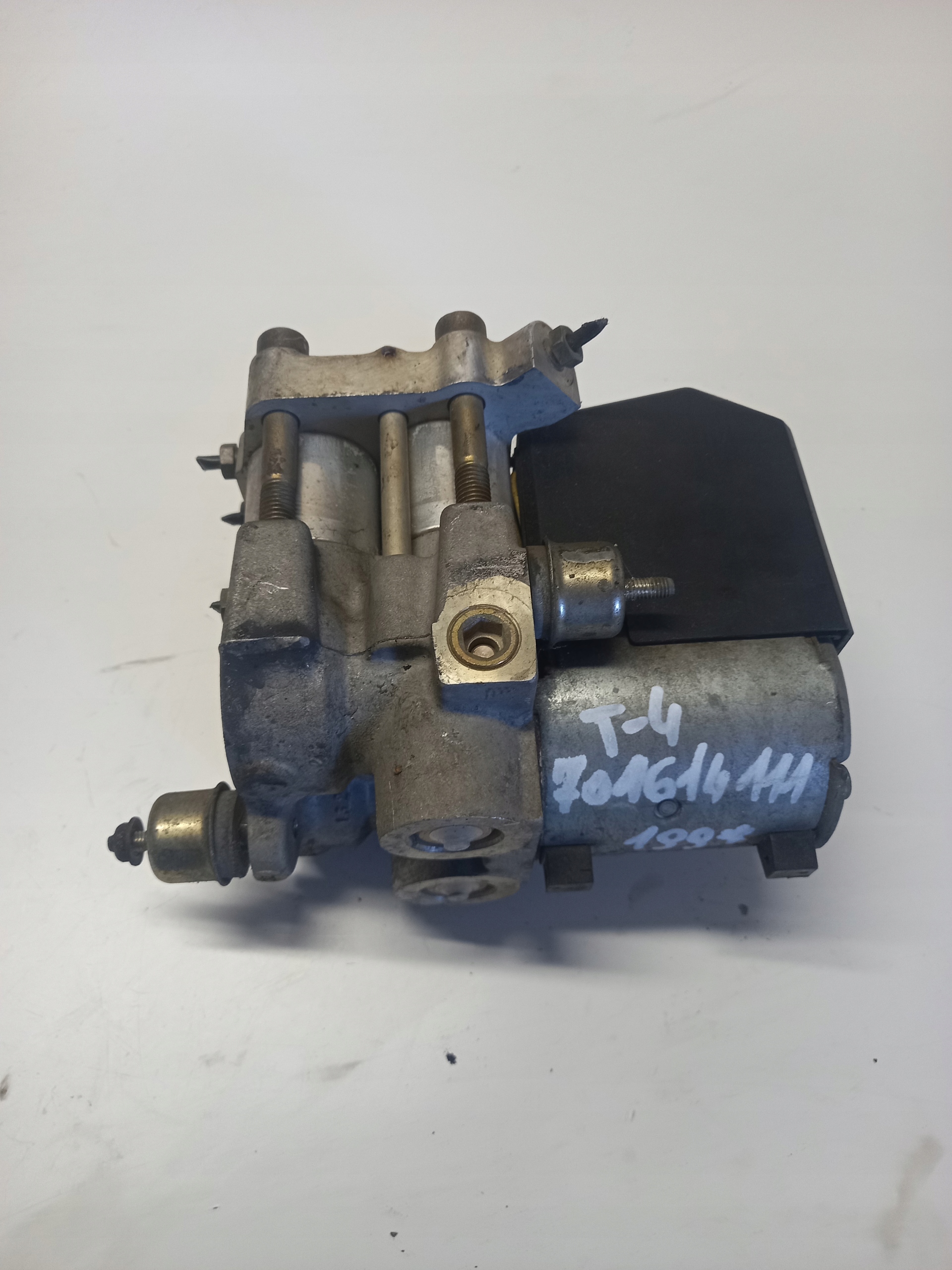 Насос ABS VW T4 701614111
