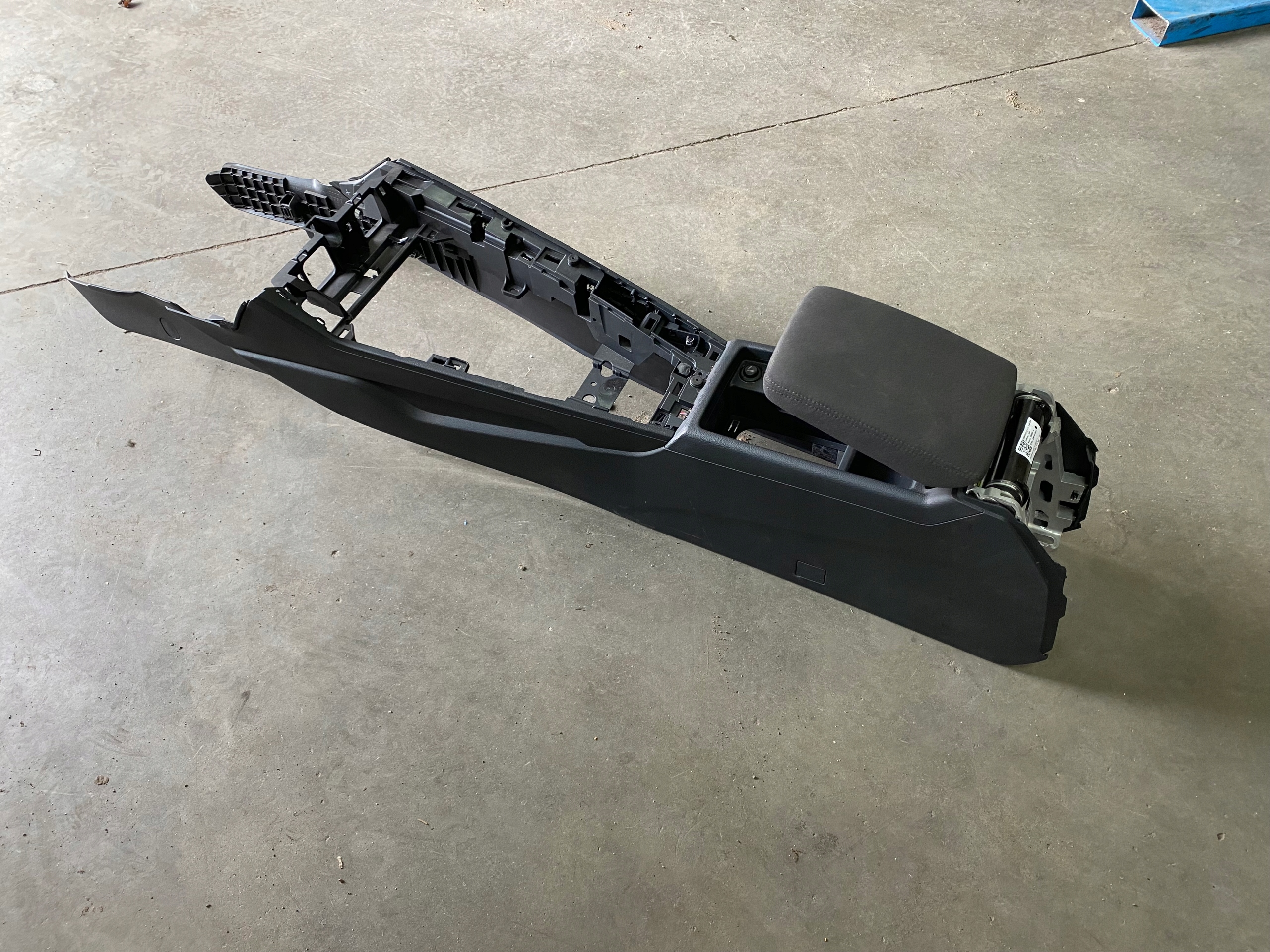 Audi A4 B9 Podłokietnik tunel środkowy 8w0864283a