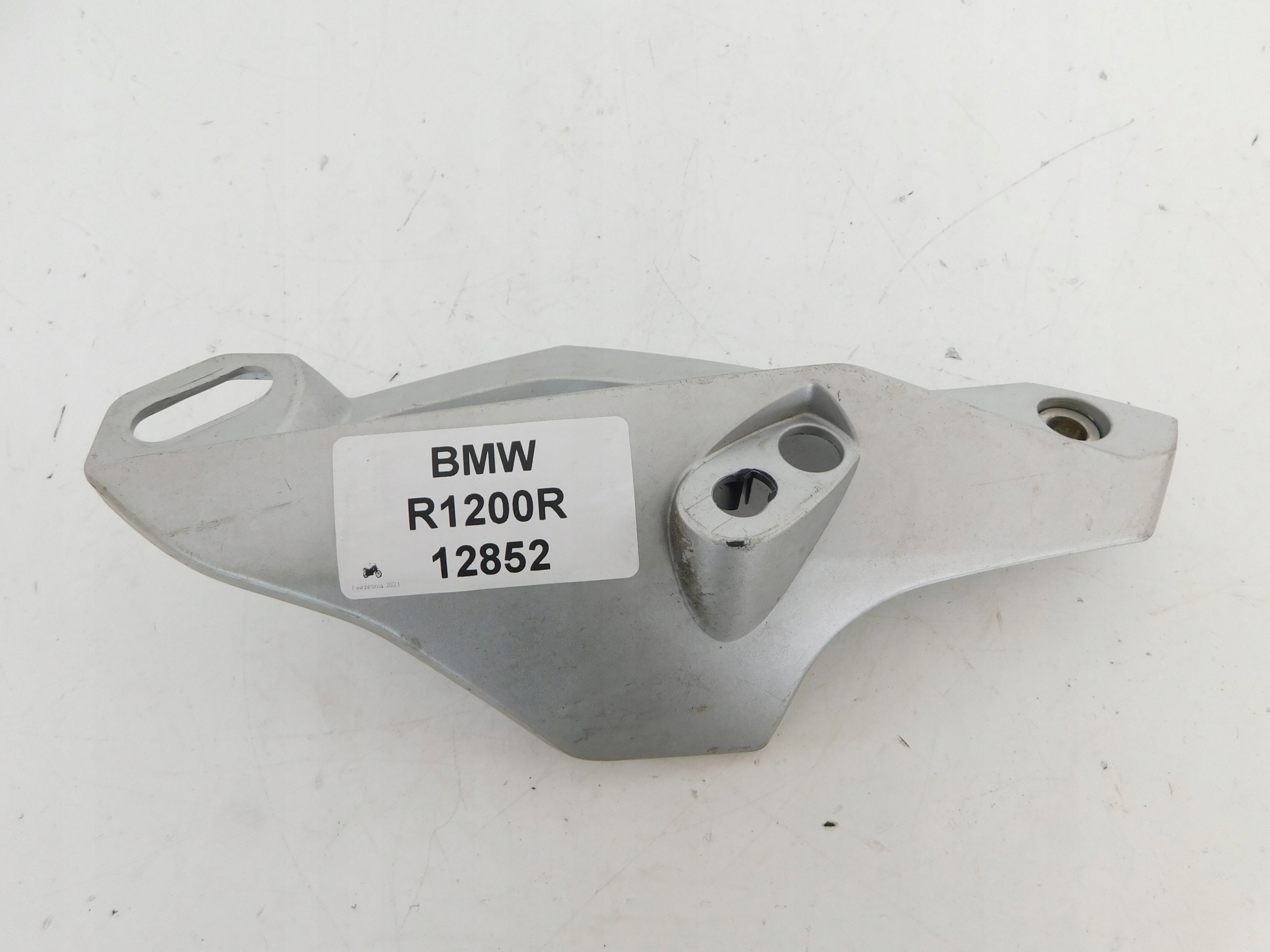 7682758 - BMW R1200R СТОЙКА КРЕПЛЕНИЕ УКАЗАТЕЛЯ ПОВОРОТА P *