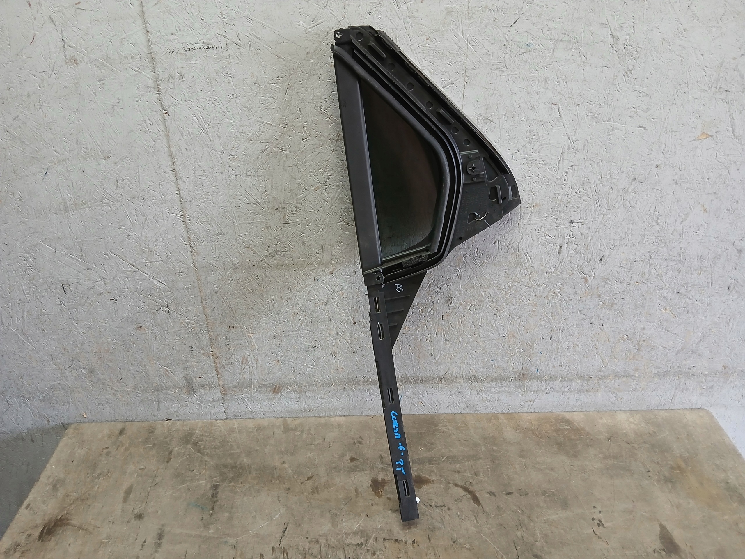 window bodywork right rear part OPEL CORSA F 9829473380