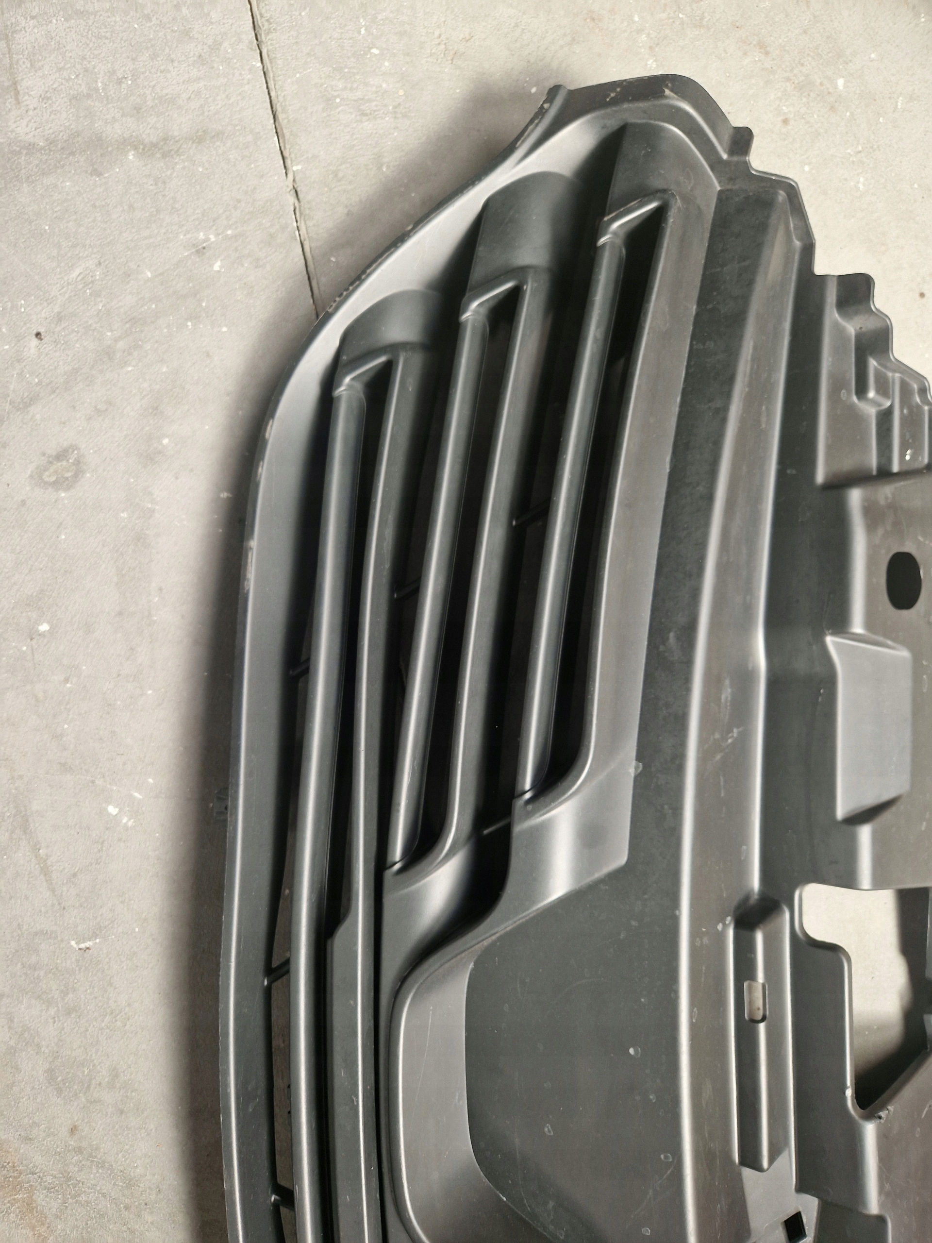 grill grille front RENAULT TRAFIC III