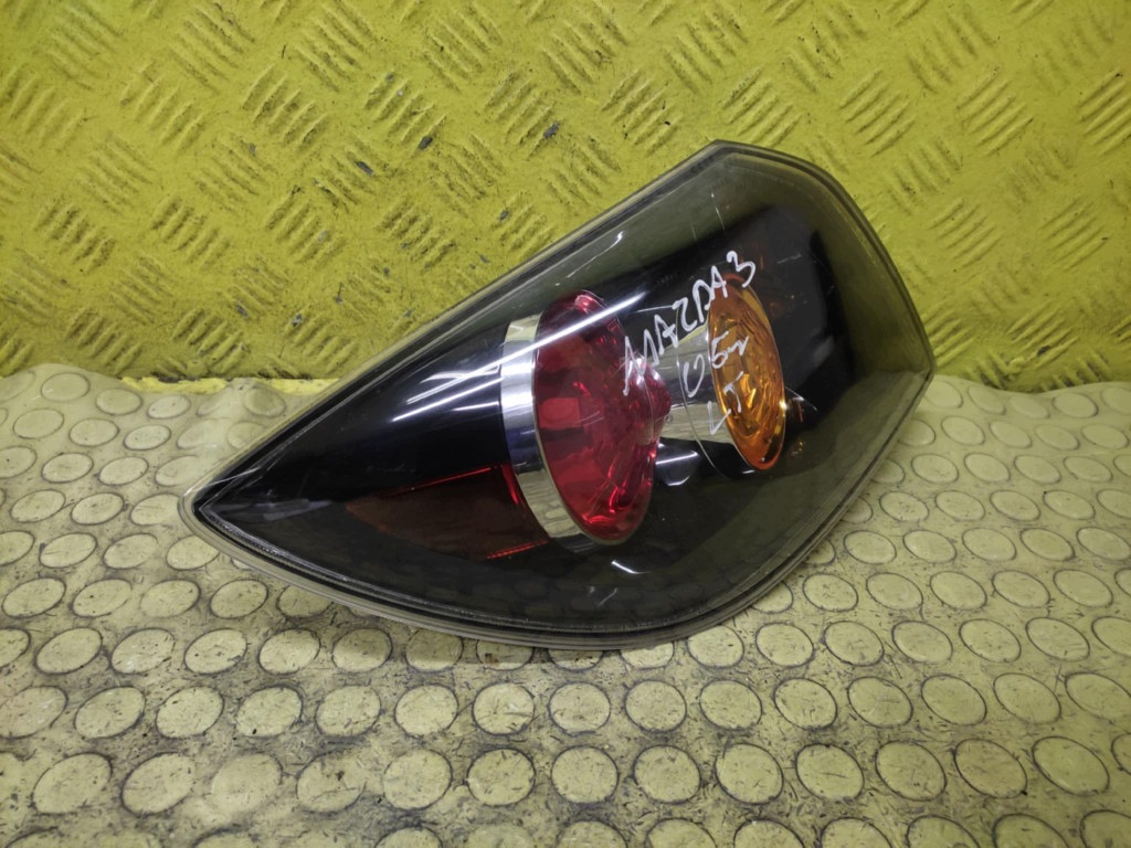 MAZDA 3 licht links heck