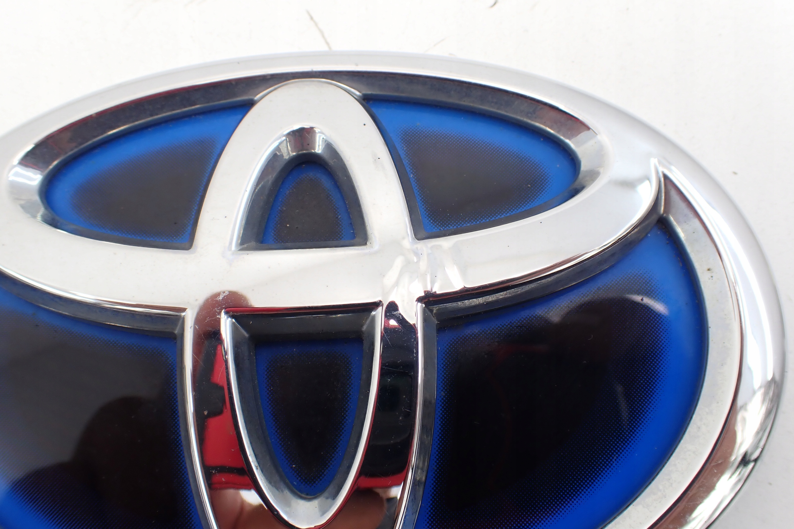 TOYOTA YARIS IV HYBRID ZNACZEK EMBLEMAT PRZEDNI Marka Toyota