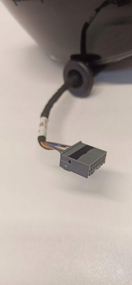 volvo XC40 правое 9 пинов 717