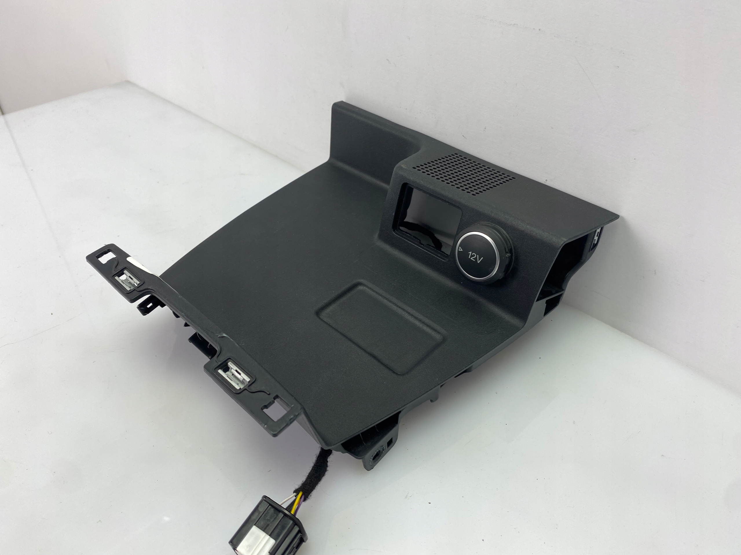 console panel zapalniczka Ford Escape 2020+ Kuga MK3 USA