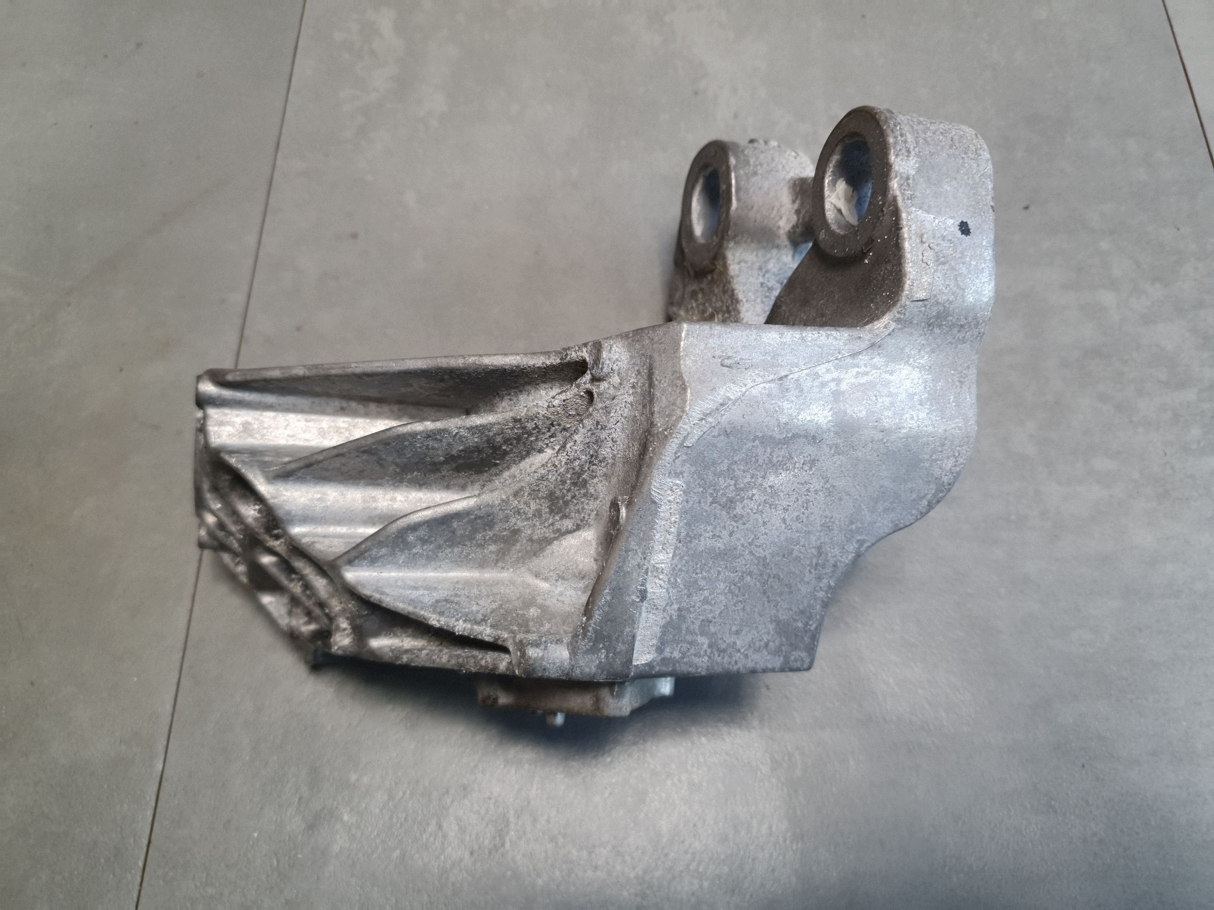 Audi SQ6 e-tron supporto motore staffa fissaggio 85E199603C