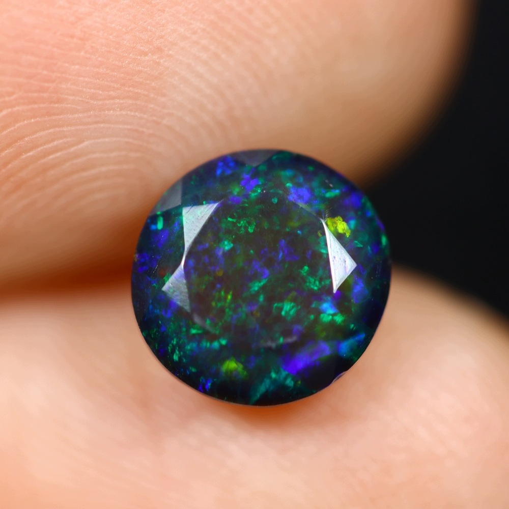 Přírodní opál černý 1.39 ct Kulatý Etiopie certifikát Wbd