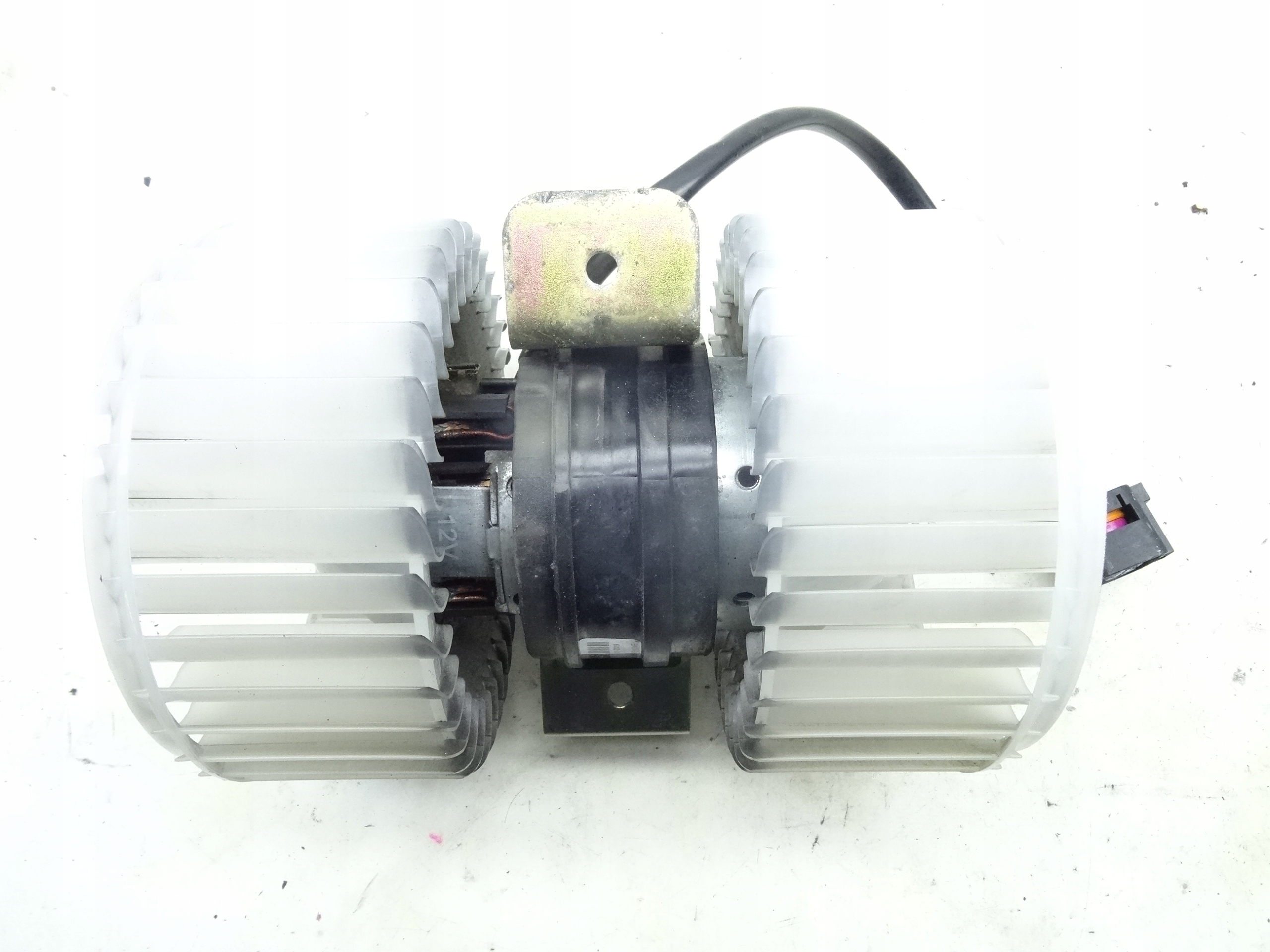 AUDI A8 D3 воздуходувка 4E0959101