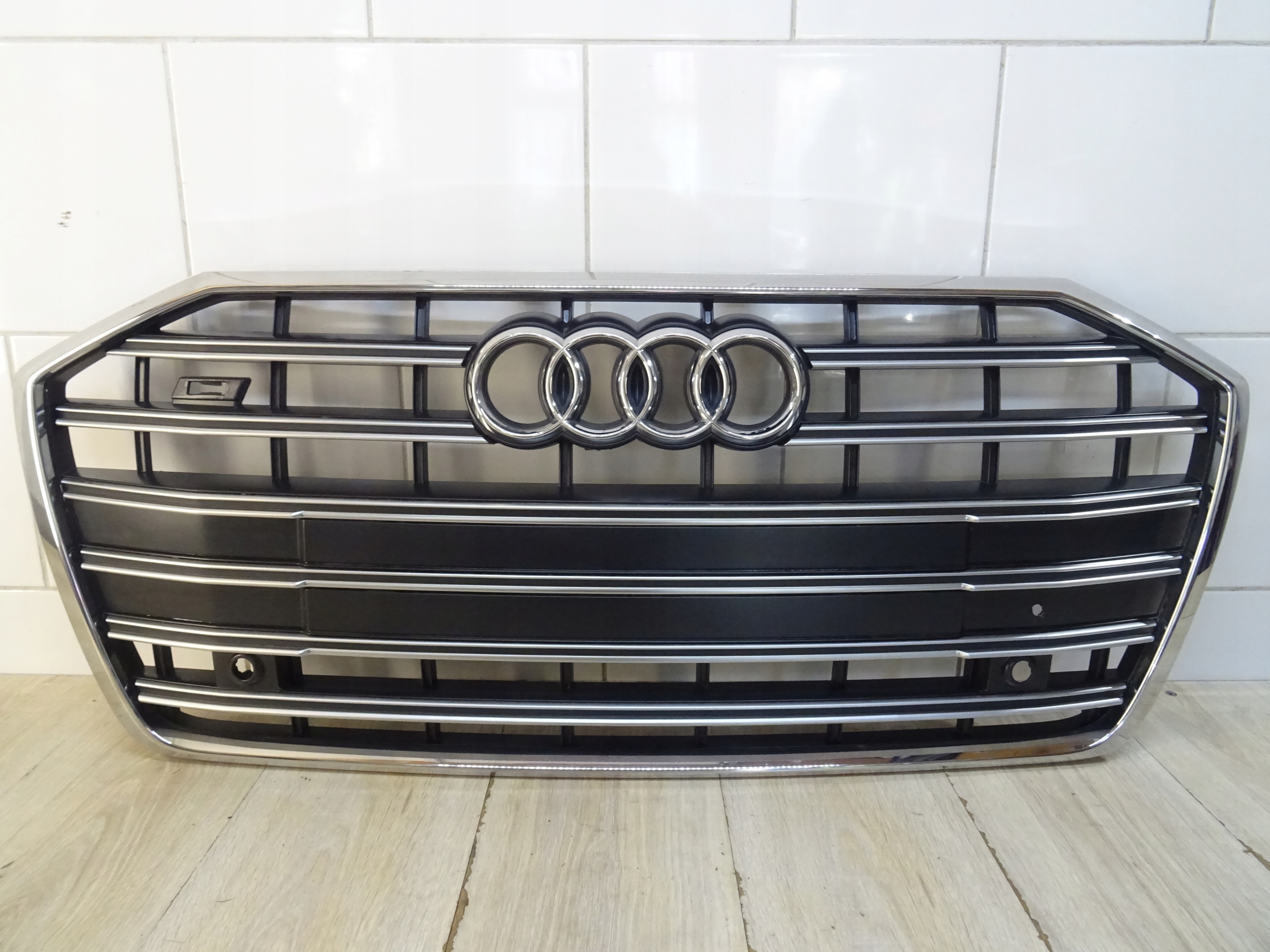 Audi OE 4K0853653D решетка радиатора