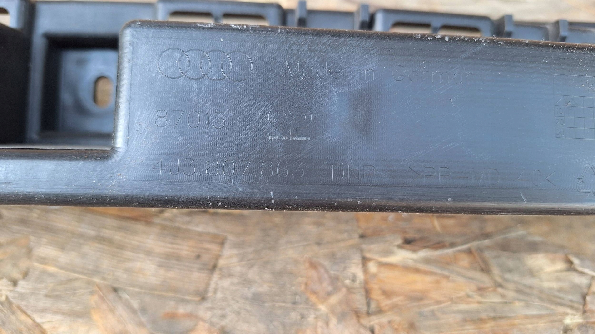 bumper bracket rear part 4J3807863 AUDI E-TRON GT