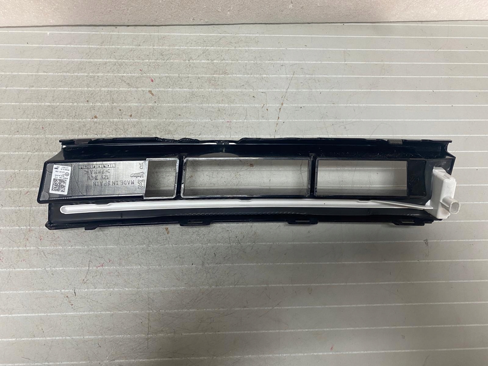 led решетки vw PASSAT B9 3J левая правая