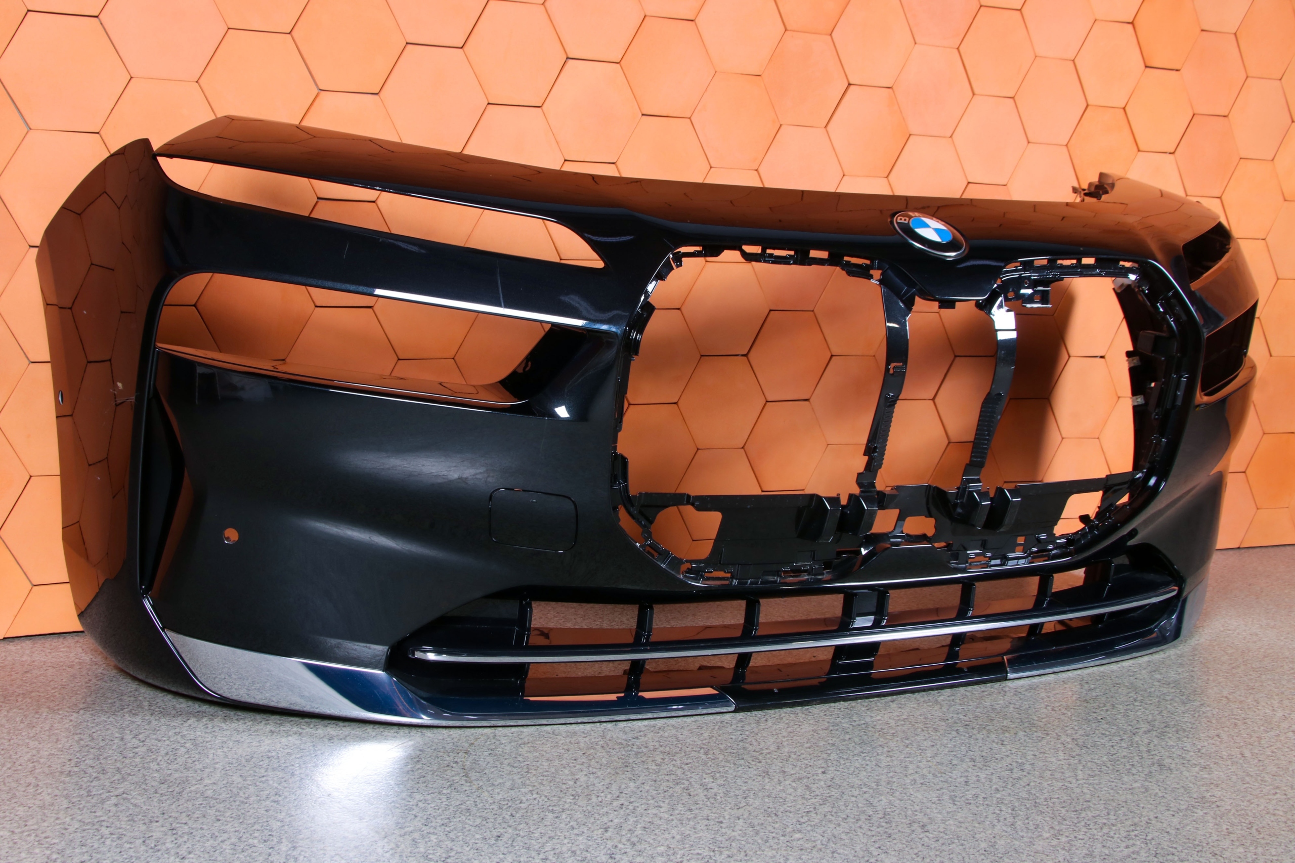 BMW 7 G70 i7 bumper front front colour 475
