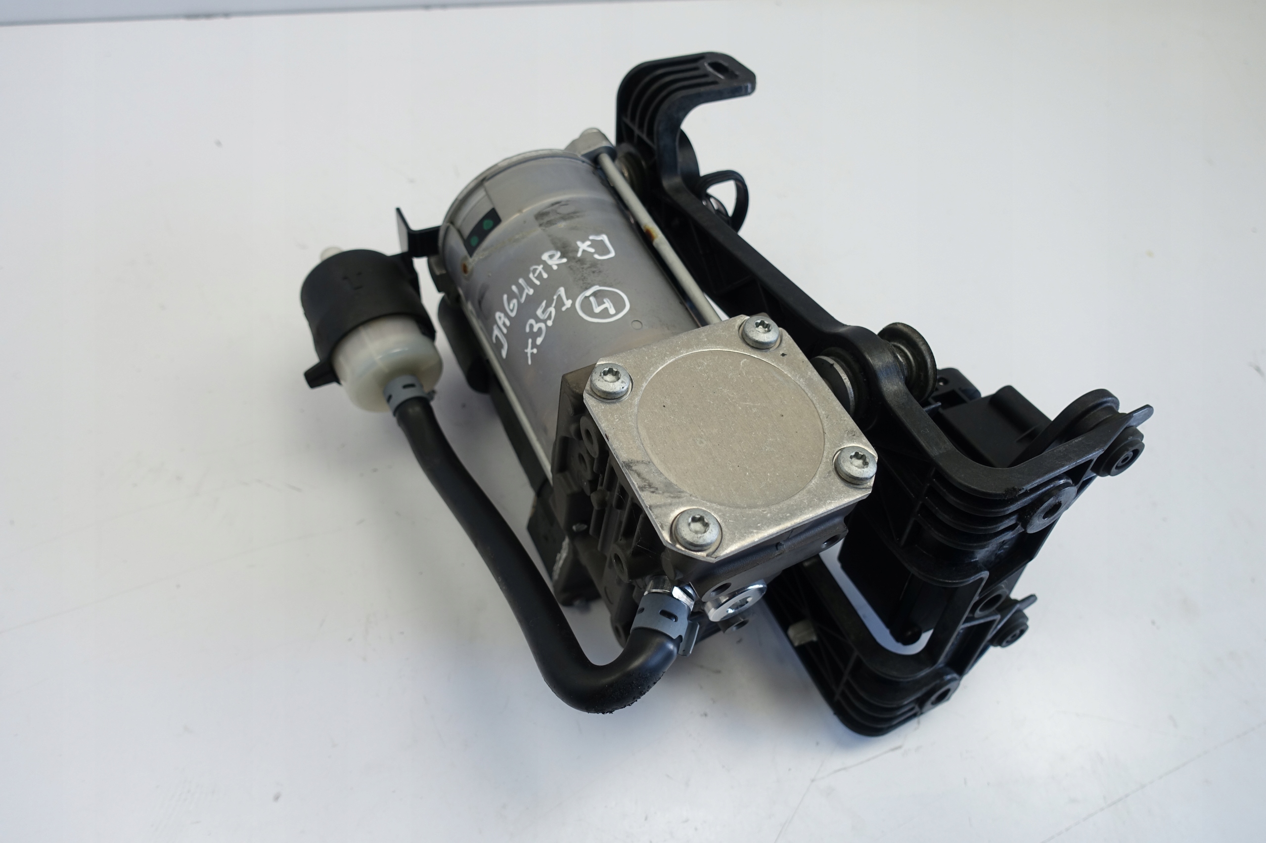 AW93-3B484-AF - Jaguar XJ X351 насос подвески компрессор насос