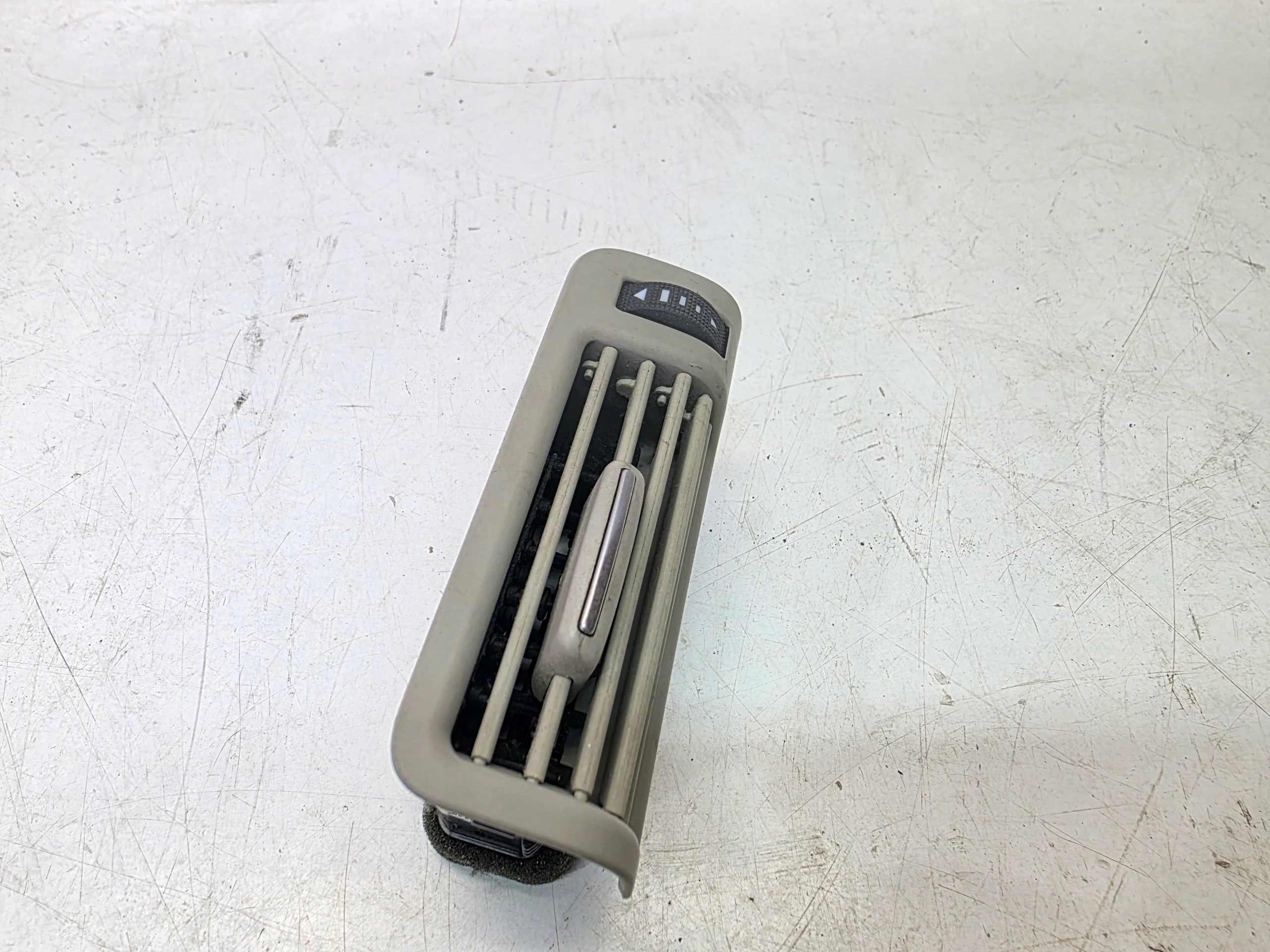 grid air conditioning devices SLUPKA right AUDI Q7 4L0819210