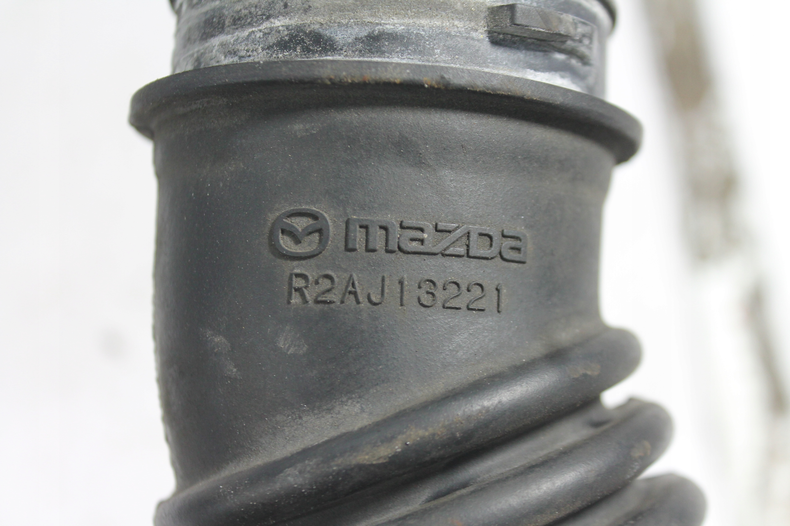 труба впуск Воздух R2AJ13221 mazda 3 II 2.2d 08-