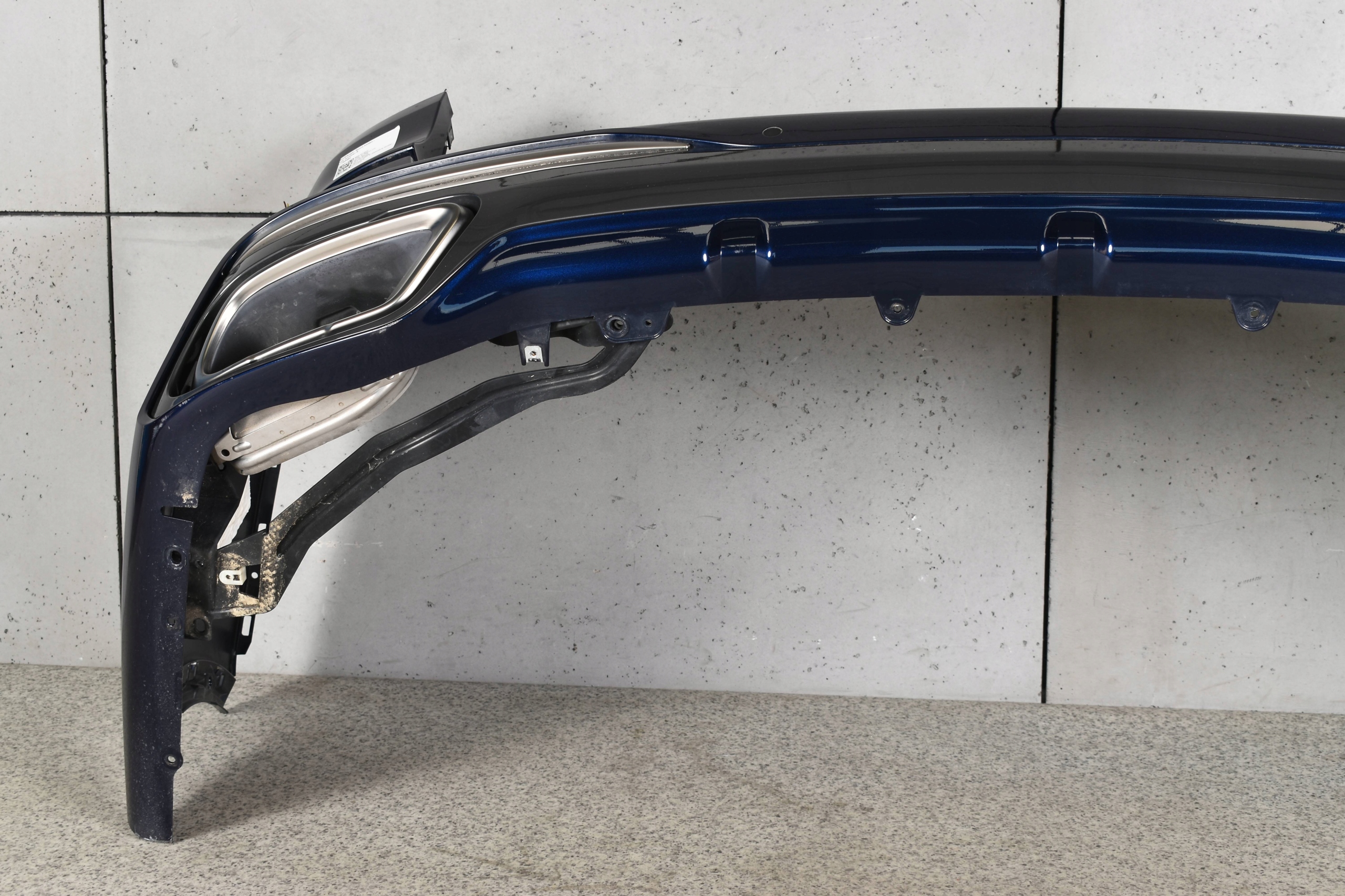 BMW X7 G07 ZDERZAK TYLNY TYŁ CZUJNIKI PDC WYDECH M-PAKIET C3Z M50 Producent części BMW OE