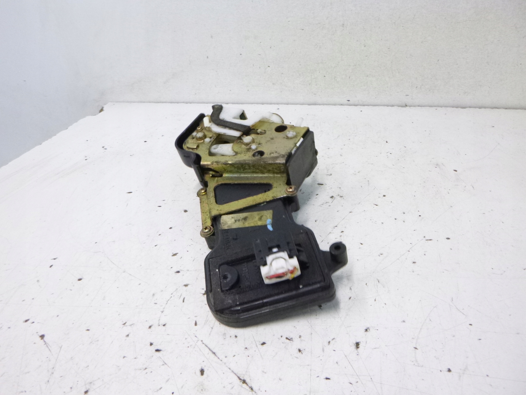 lock door rear part right Mazda 6 GG 2003r.