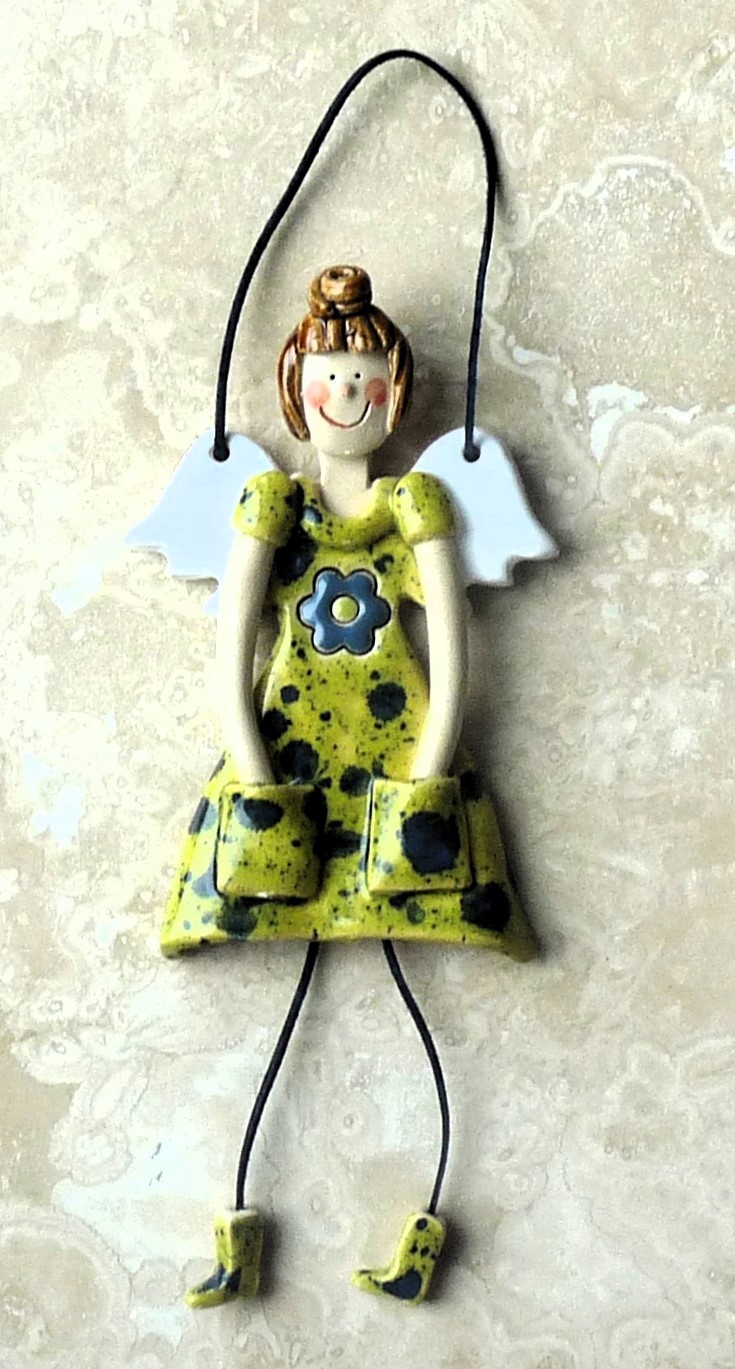 Keramická figurka Anděl Žlutý Dívka s květinou Dárek 22 cm