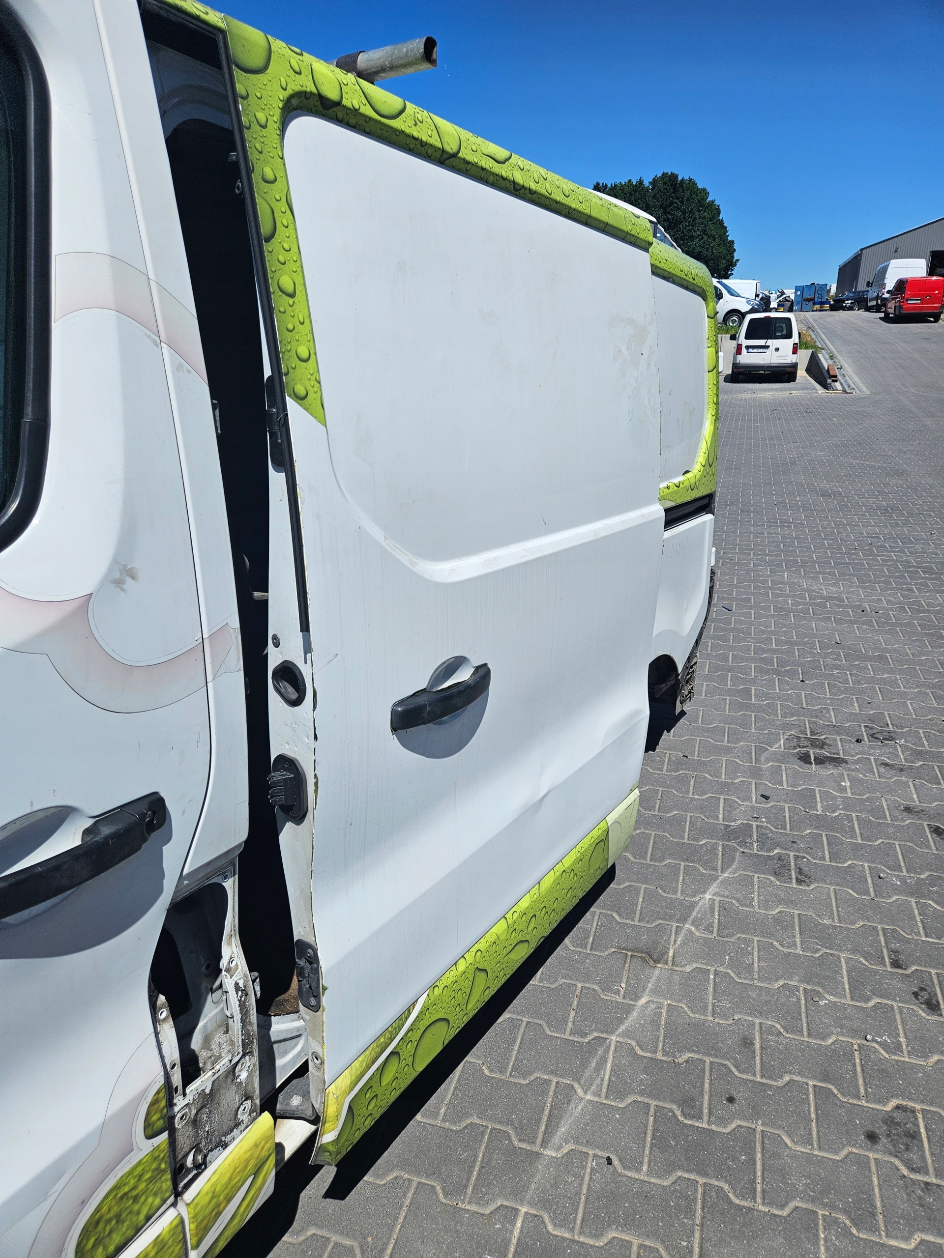 dvere Ľavé bočné posuvné Trafic III 3 Vivaro