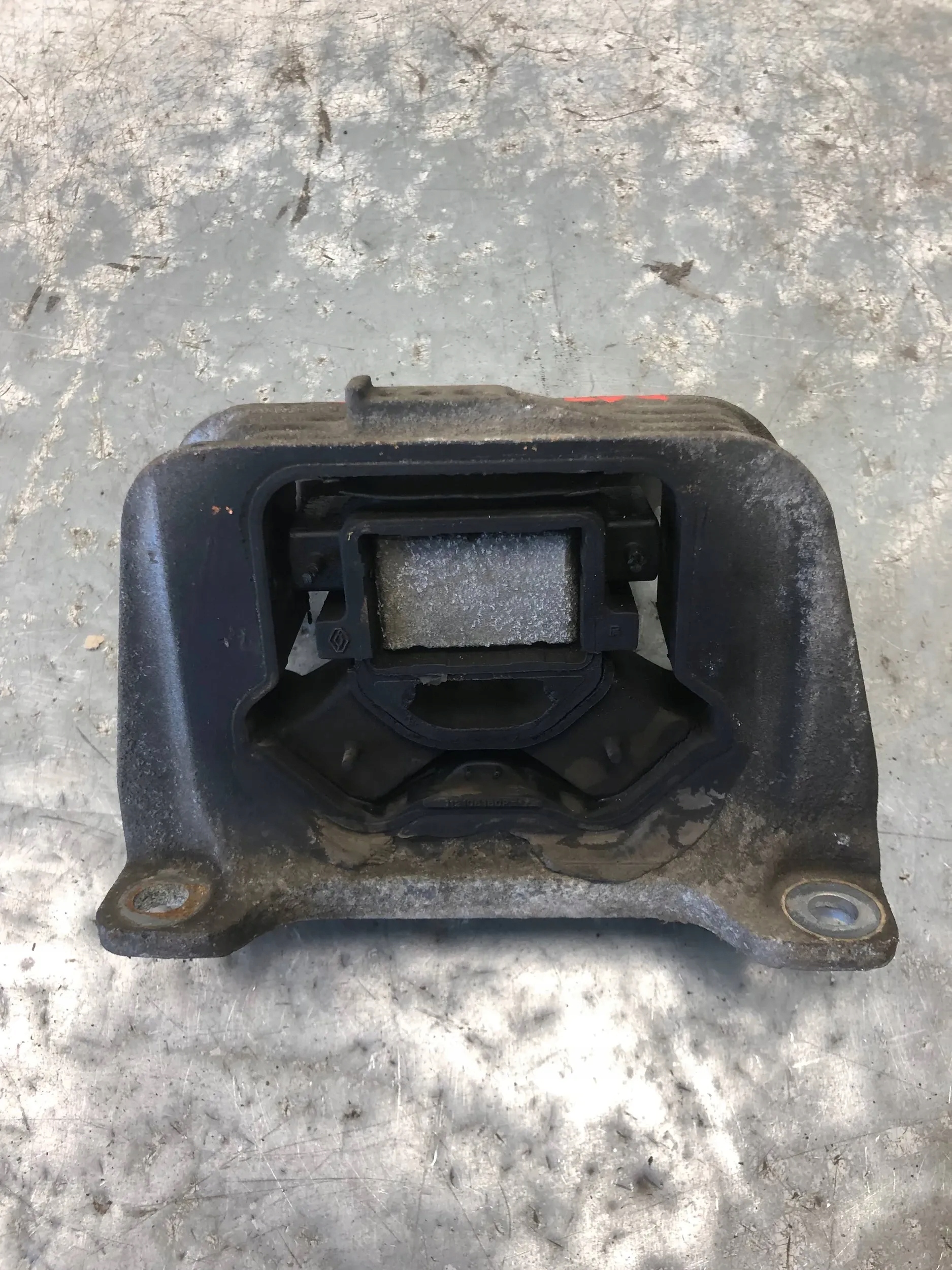 holder engine mount RENAULT MASTER III 112108180R