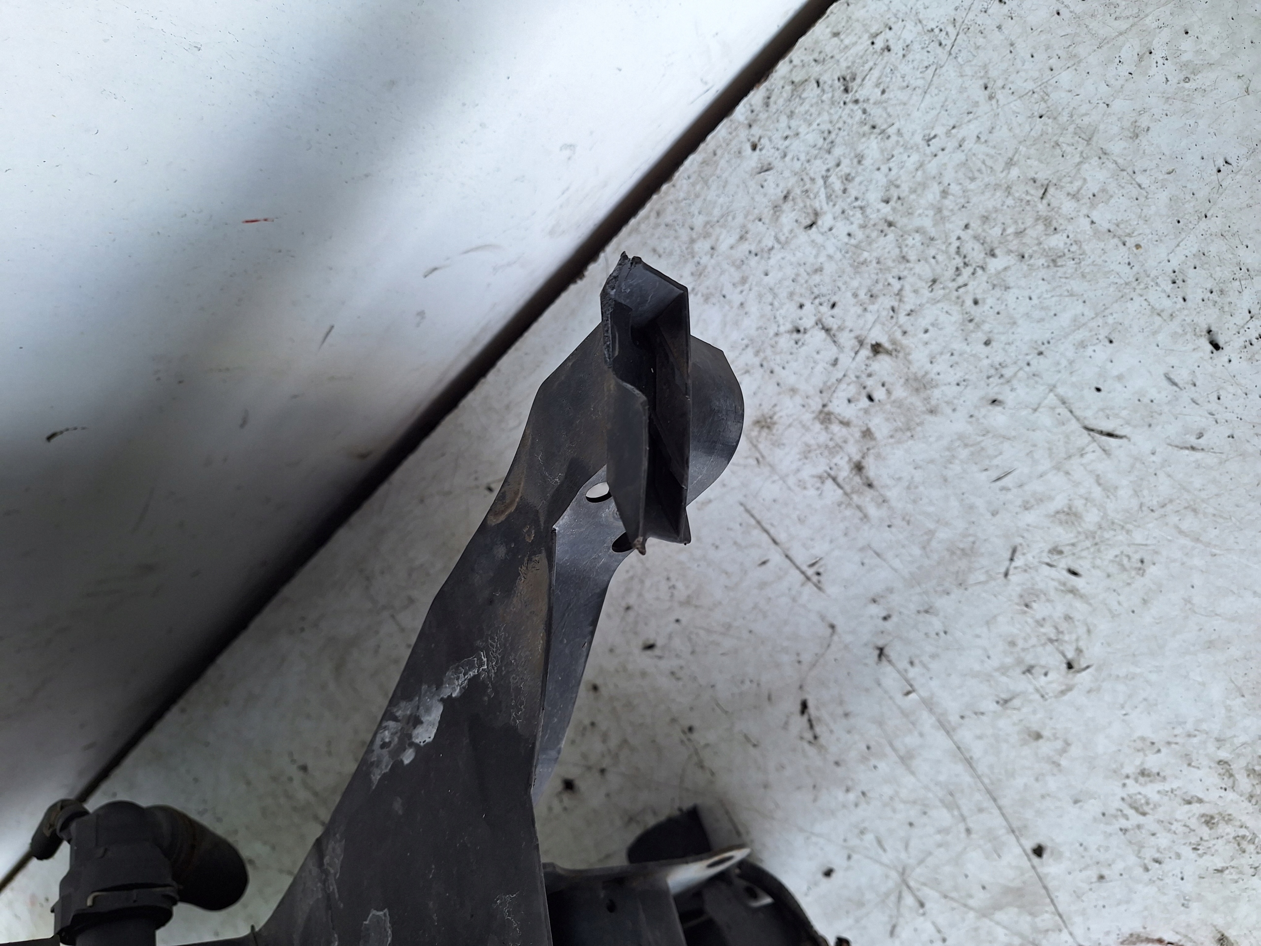 VOLKSWAGEN GOLF V plus 05-09 support panel for radiators TDI