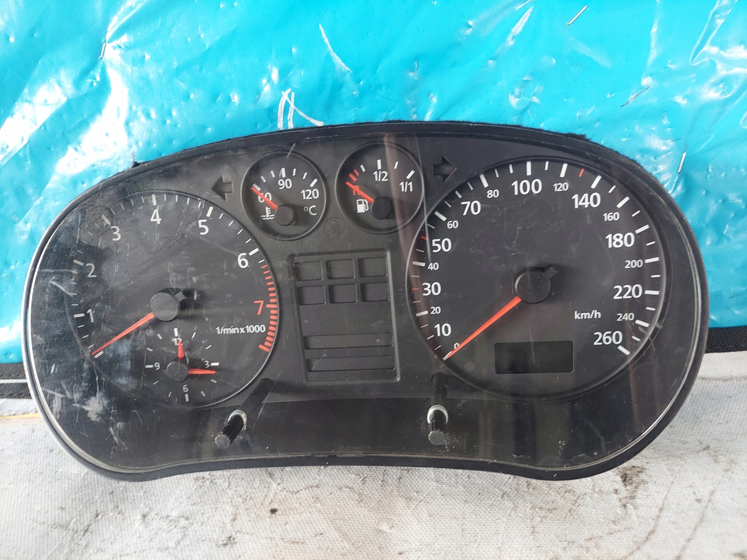budíky hodiny A3 8L 1.6 B 8L0919860E