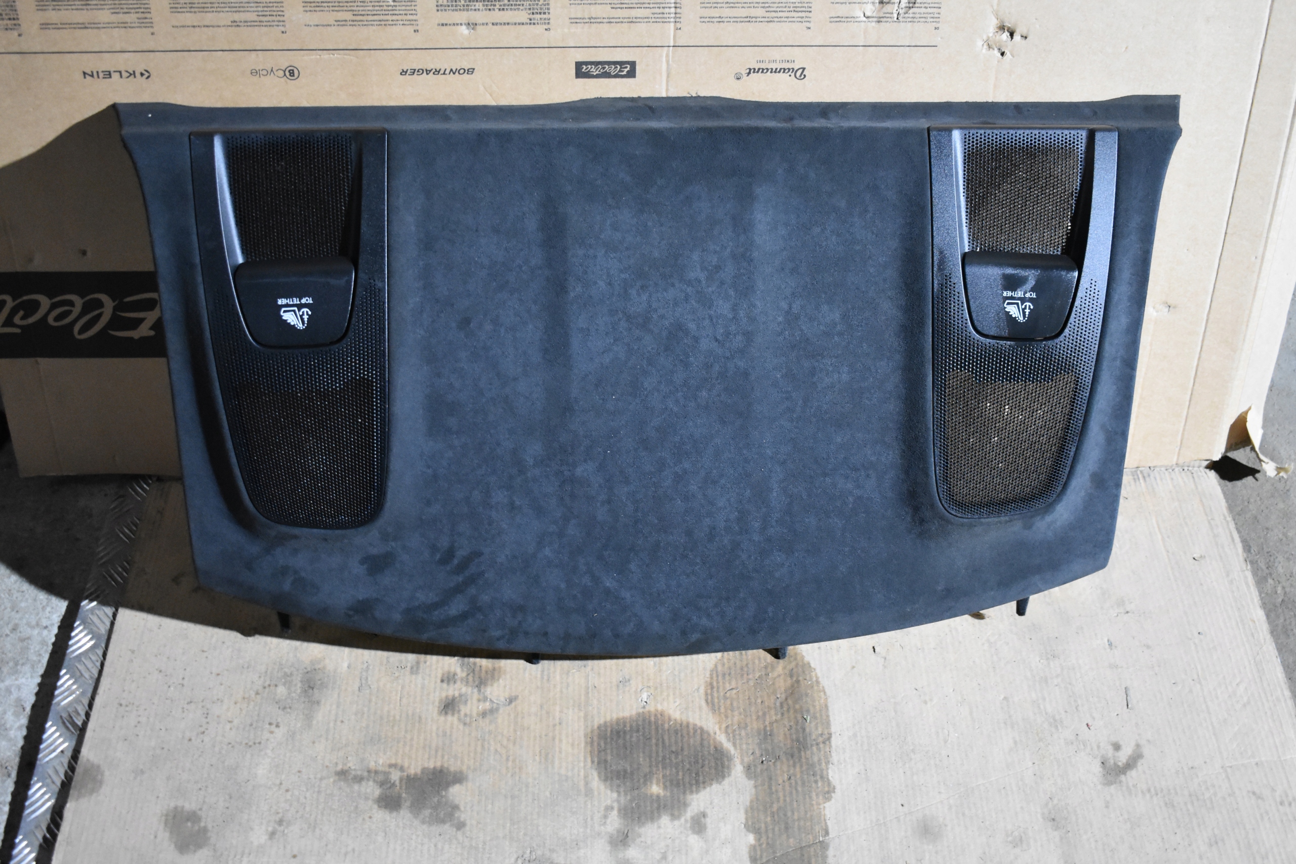 IDEALNA plato rear ALCANTARA PORSCHE TAYCAN 1