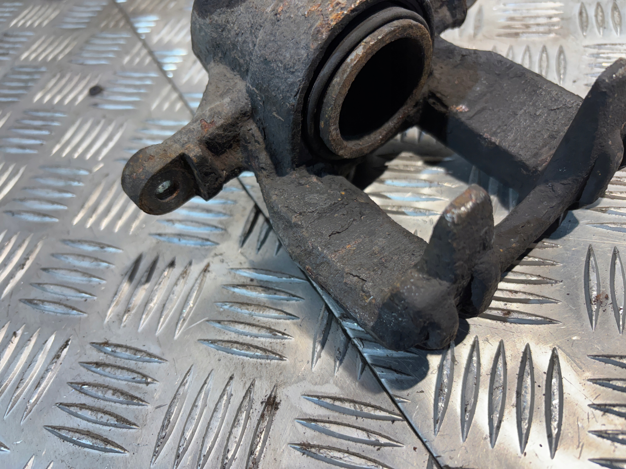caliper brake right rear part Volkswagen Crafter and 2,5TDI