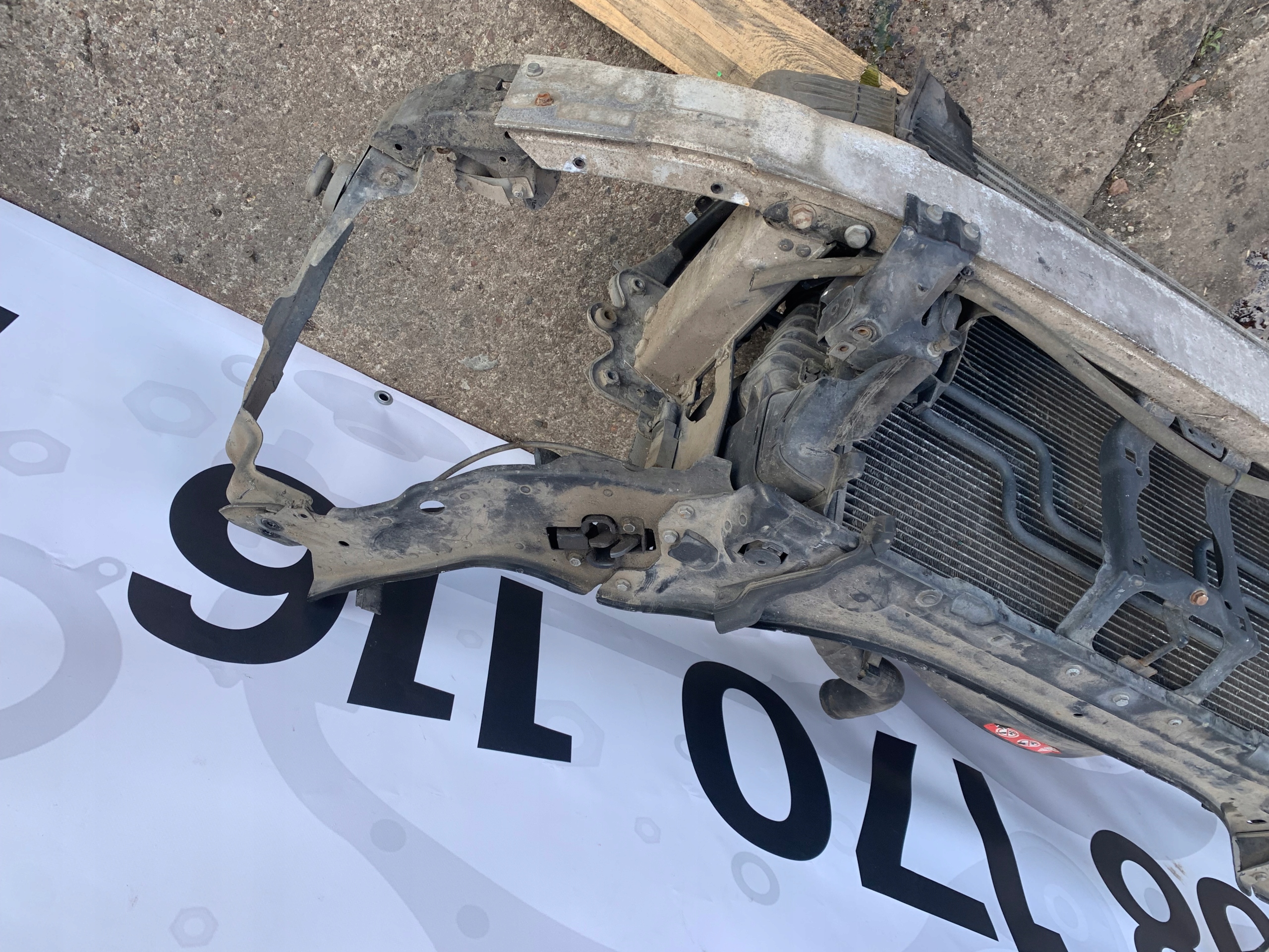 Mercedes W211 bar, wall front sider OKULAR iron radiator