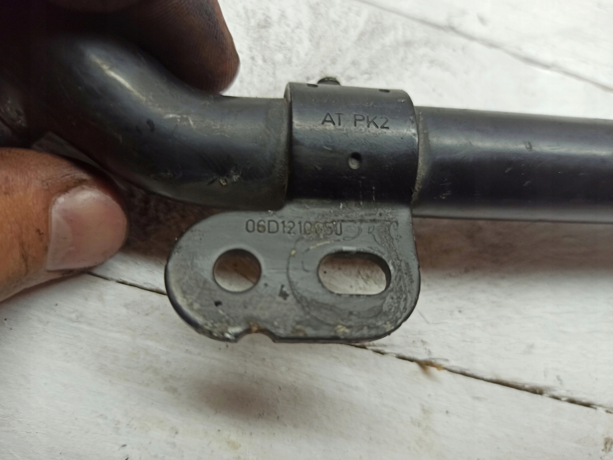 AUDI VOLKSWAGEN SEAT SKODA cijev vode 06D121085J