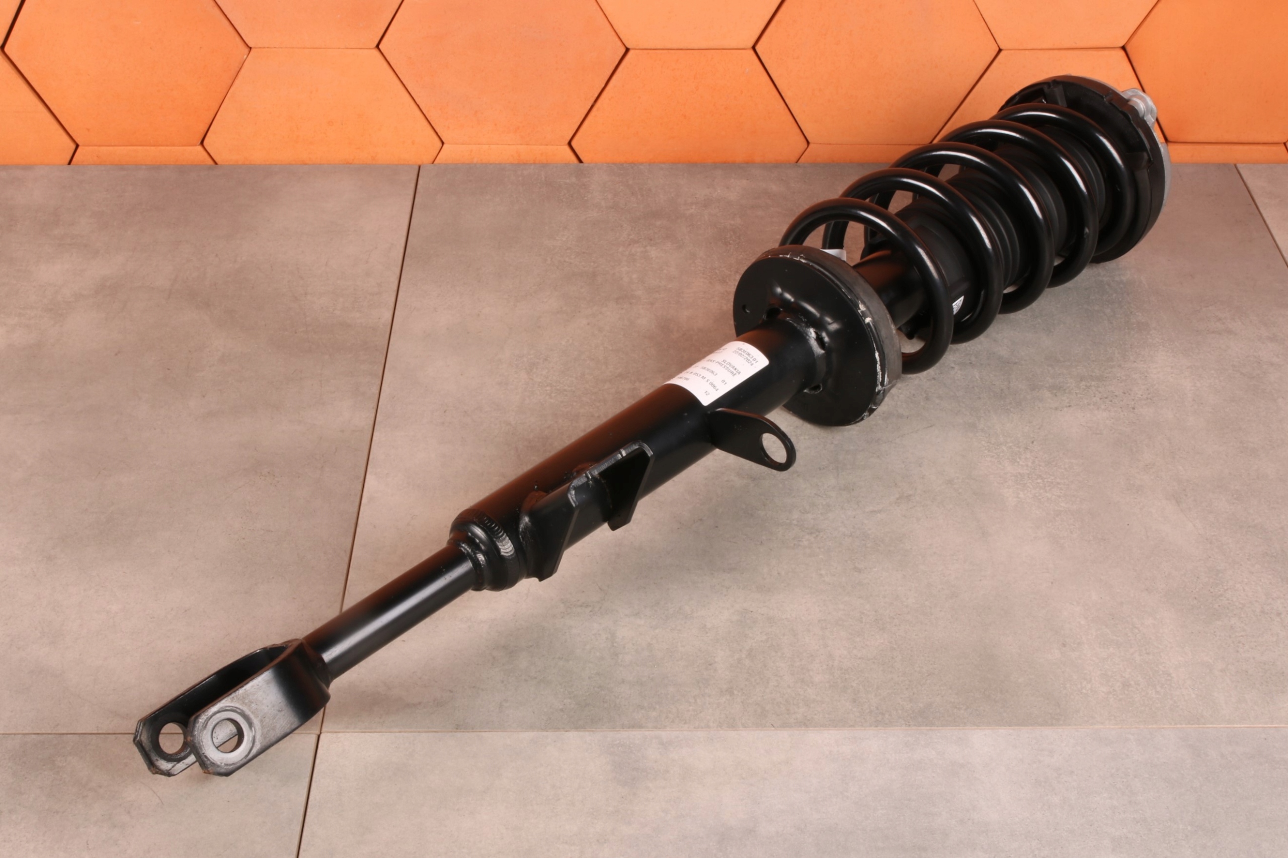 BMW 5' G60 530e B48X HYBRYDA shock absorber left front front 5B3E063