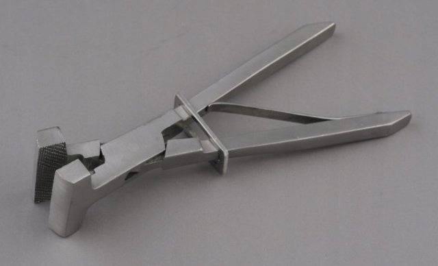 Samosvorné ocelové kleště