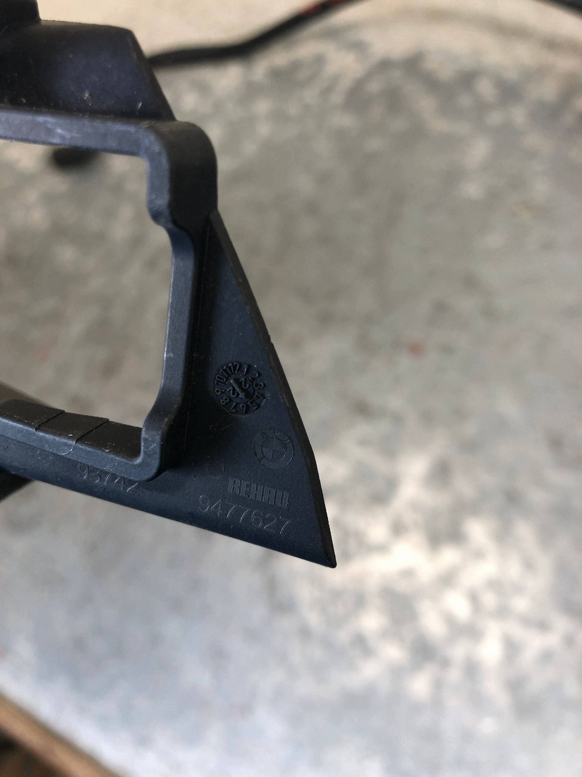console holder RADARU left front BMW iX 9477627