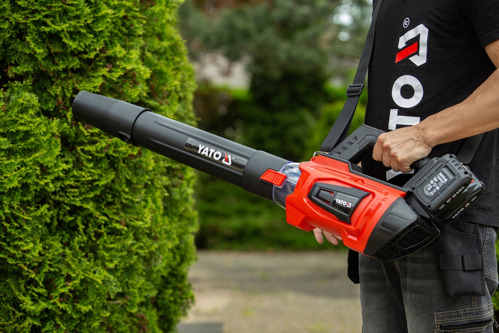 DMUCHAWA DO LIŚCI ODKURZACZ AKUMULATOROWA 36V 2x18V BEZSZCZOTKOWA IPX0 YATO Zasilanie akumulatorowe