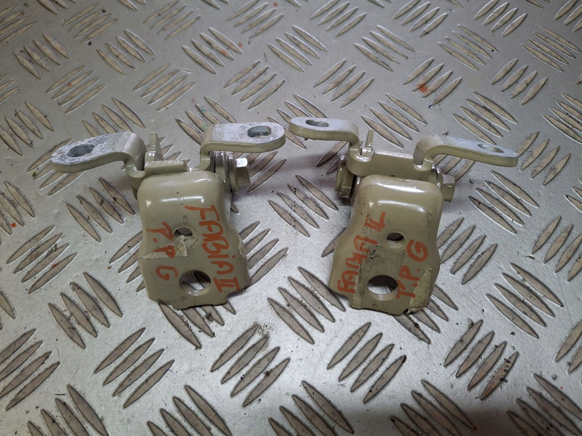 hinge door right front upper or lower SKODA FABIA II 2007R->