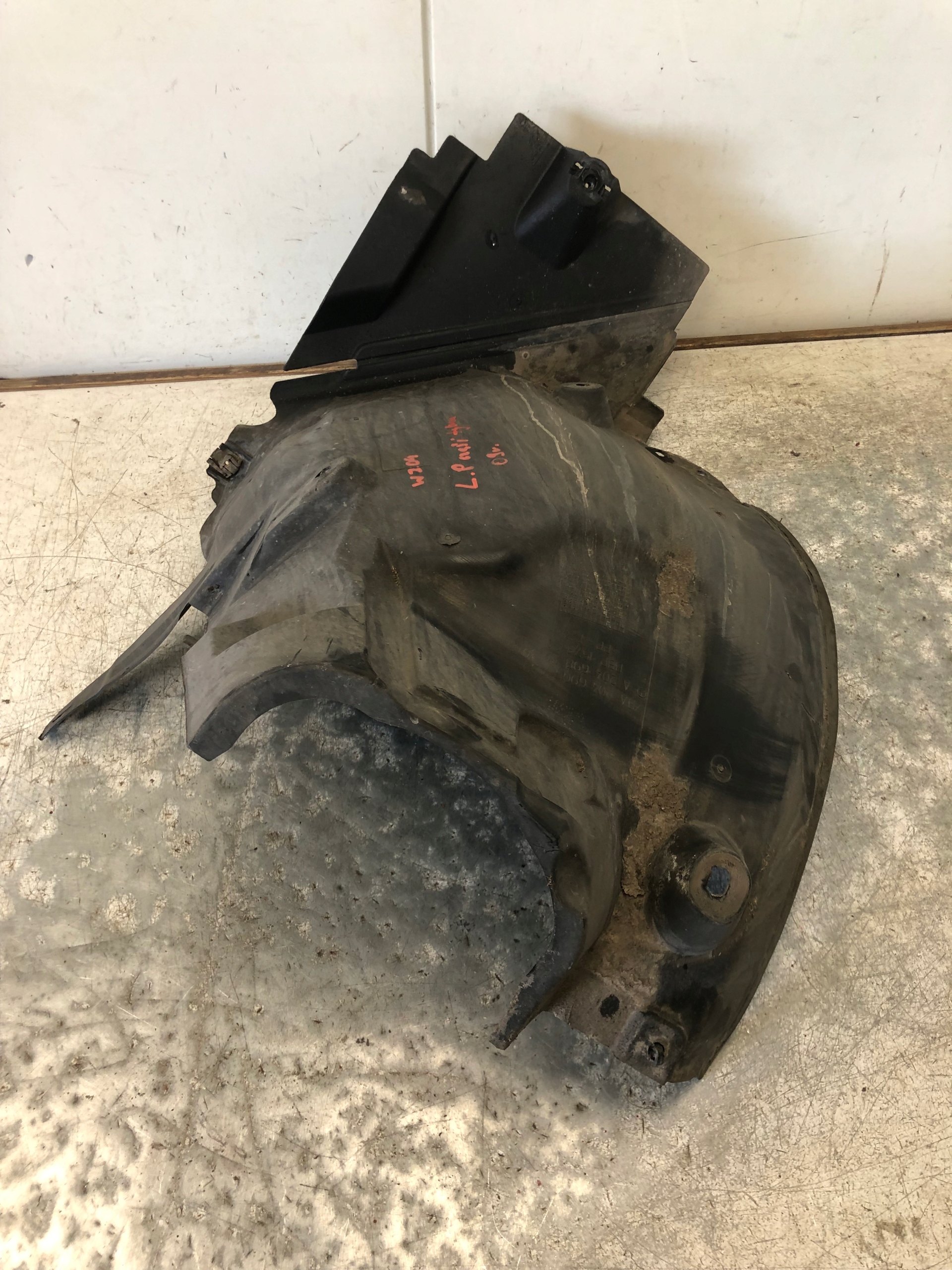 mudguard left front part rear MERCEDES W204 A2046983930