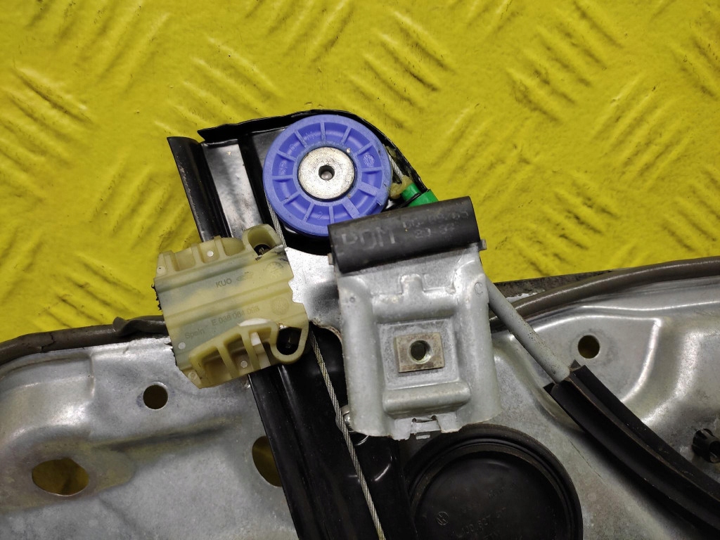 VW POLO IV window regulator right front