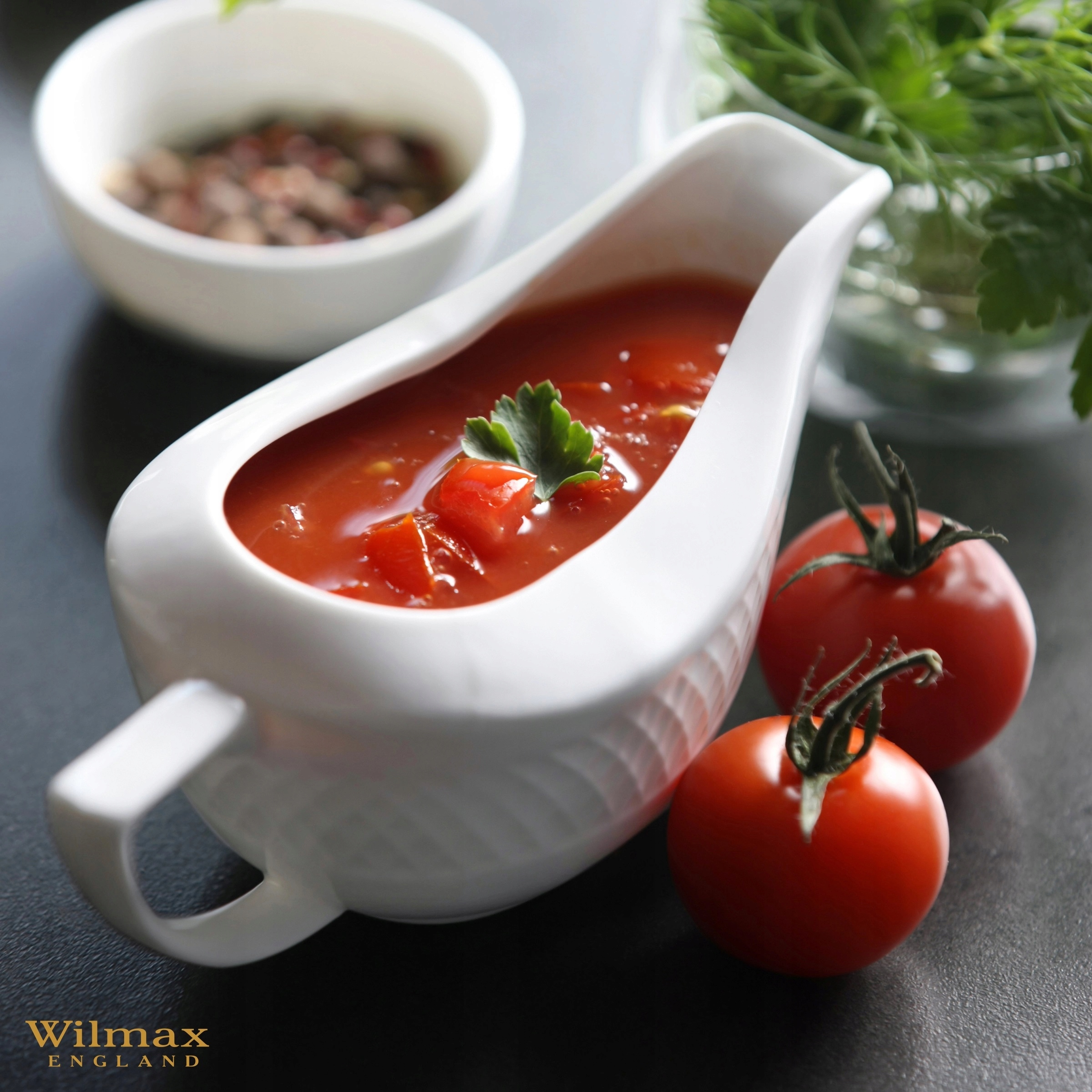 Sosjerka biala porcelanowa Wilmax z uchwytem 230 ml Pojemność 0.23 l