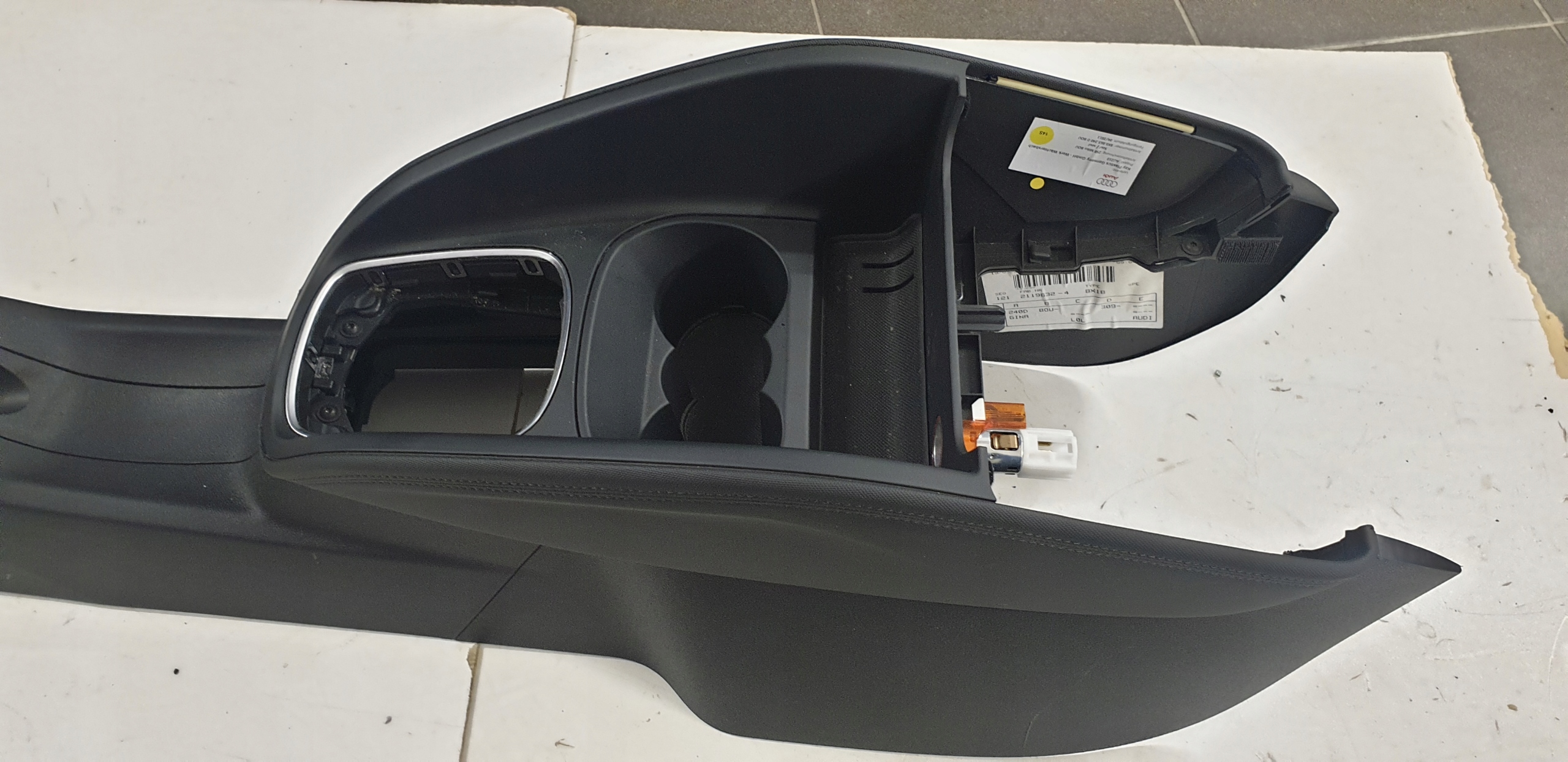 TUNEL console central AUDI A1 2009- 8X 8X0863240D