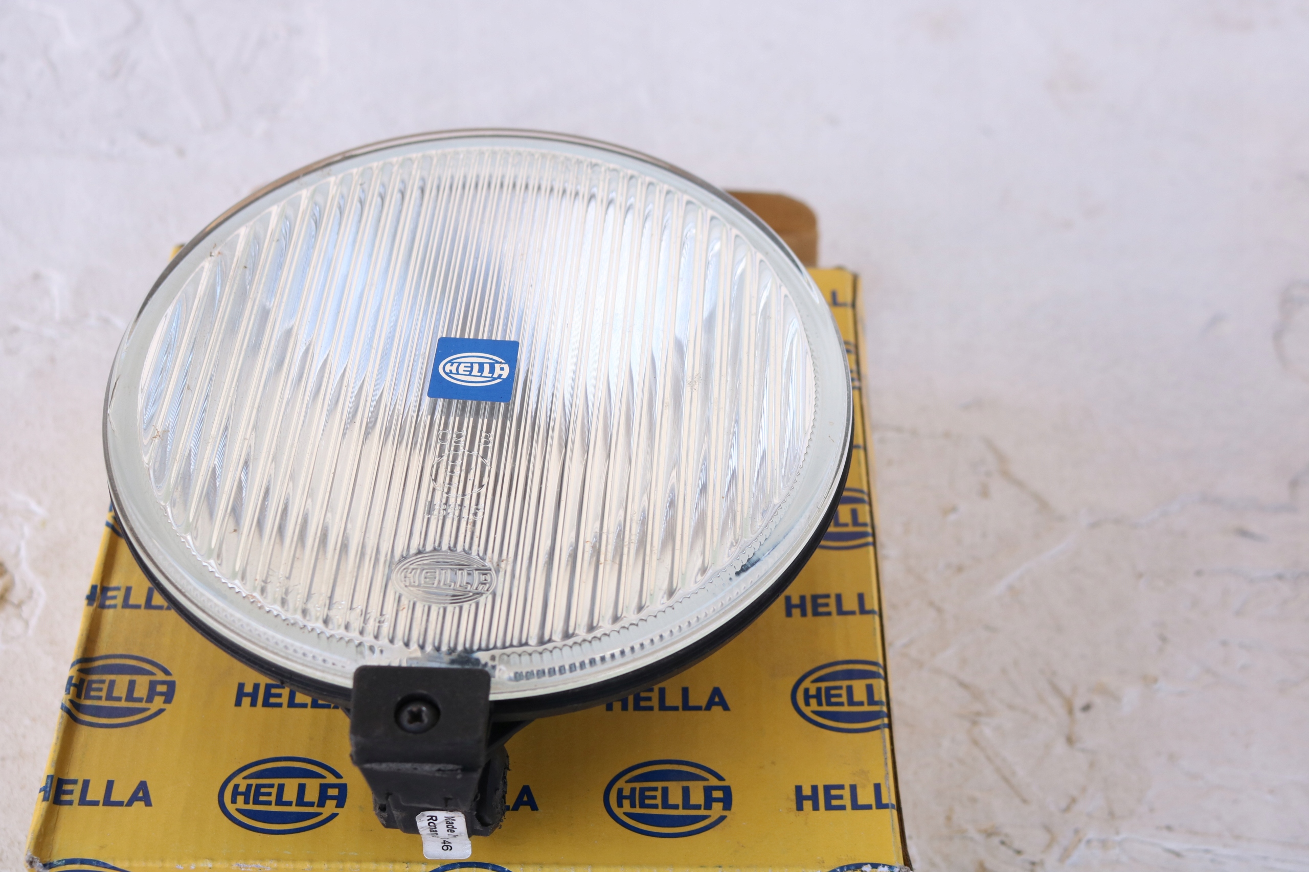 Фара дальнього світла HELLA 1F4 005 750-101